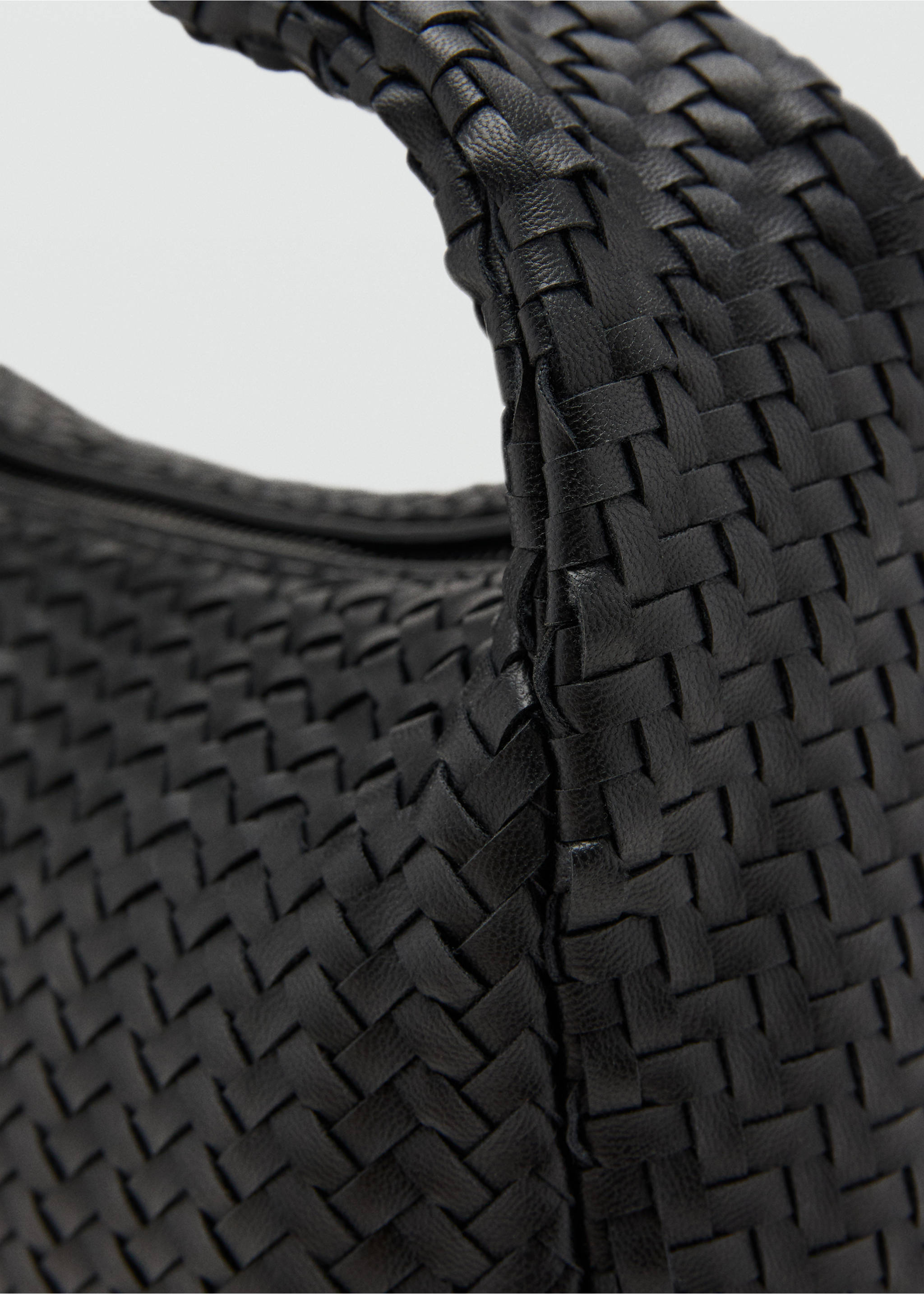 Braided handbag - Details of the article 1, Black. Ref: 17057773-00.