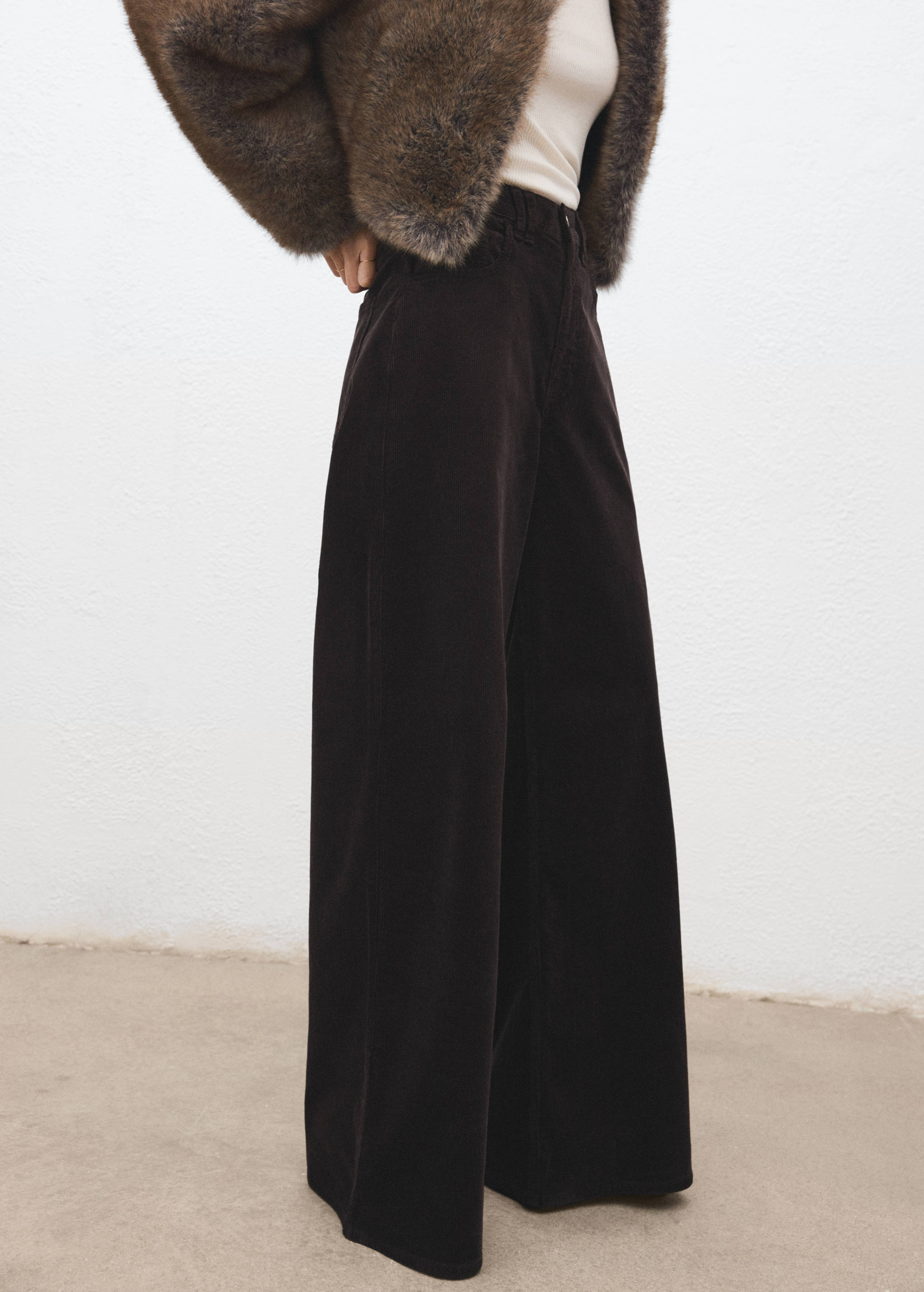Wide-Leg-Cord-Jeans - Mittlere Ansicht