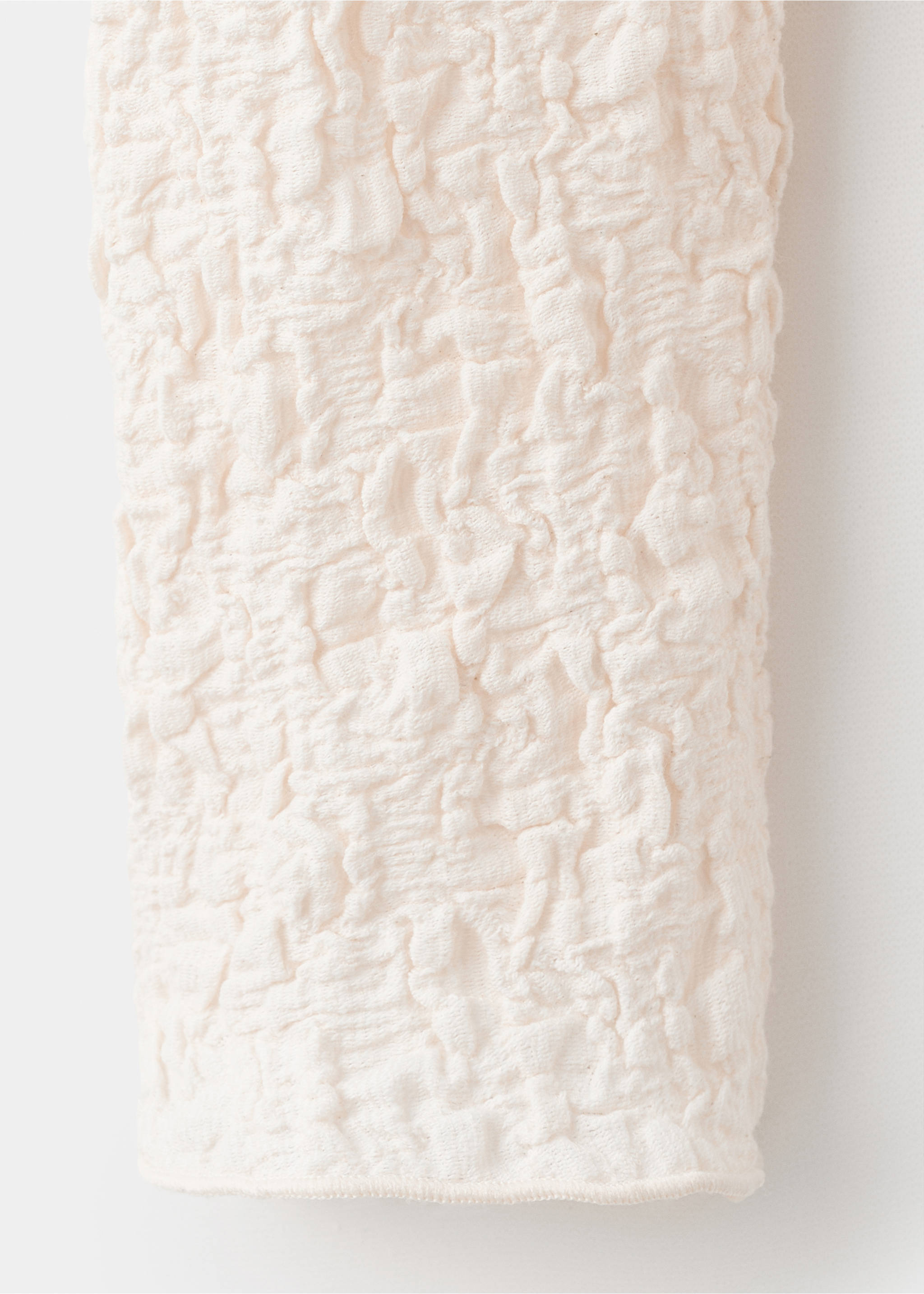 Close-up of the textured off-white top fabric., Ecru. Ref: 17057793-00.