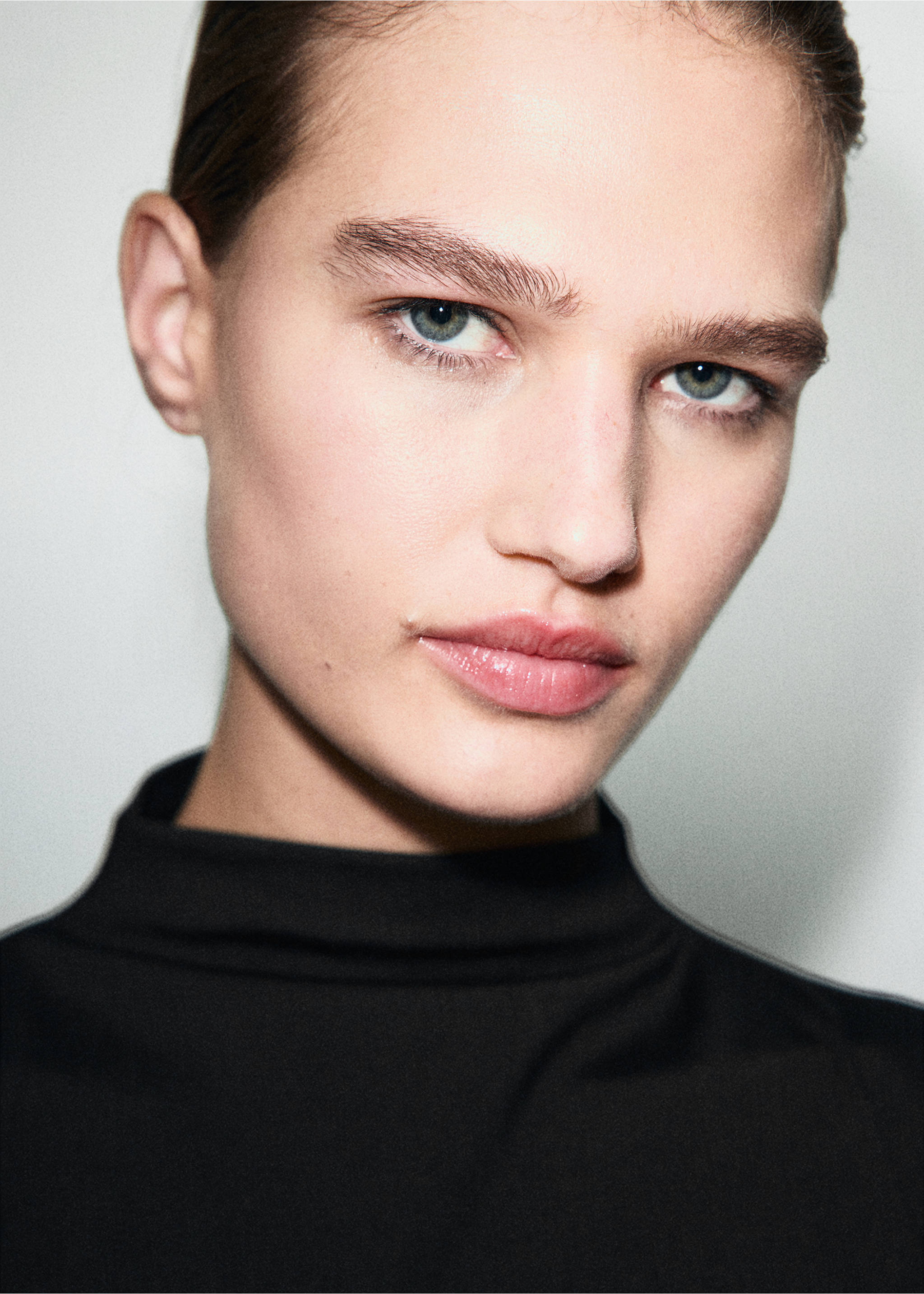 Ruched funnel-neck top - Details of the article 1, Black. Ref: 17057805-00.