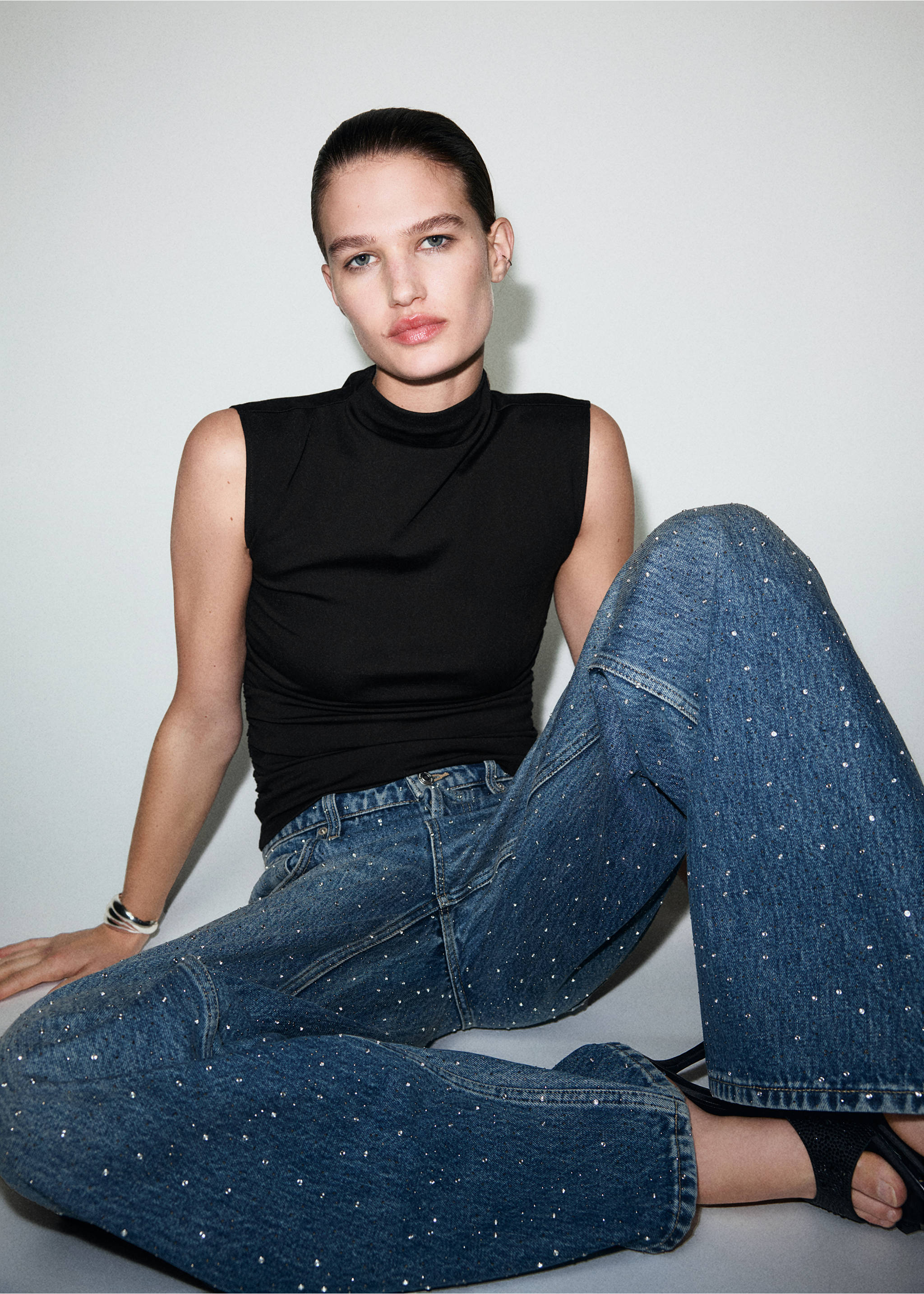 Ruched funnel-neck top - Details of the article 2, Black. Ref: 17057805-00.