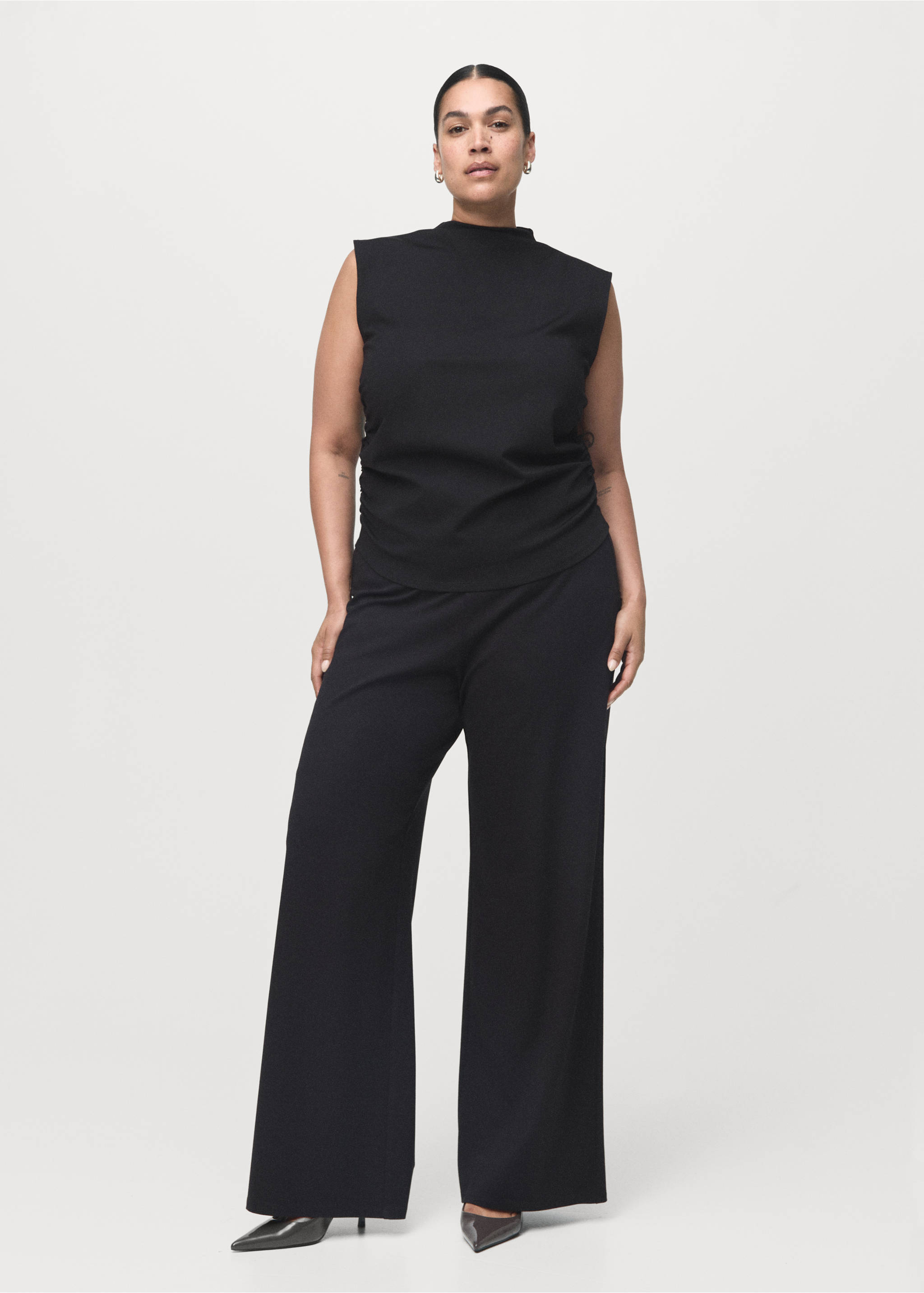 Ruched funnel-neck top - Details of the article 6, Black. Ref: 17057805-00.