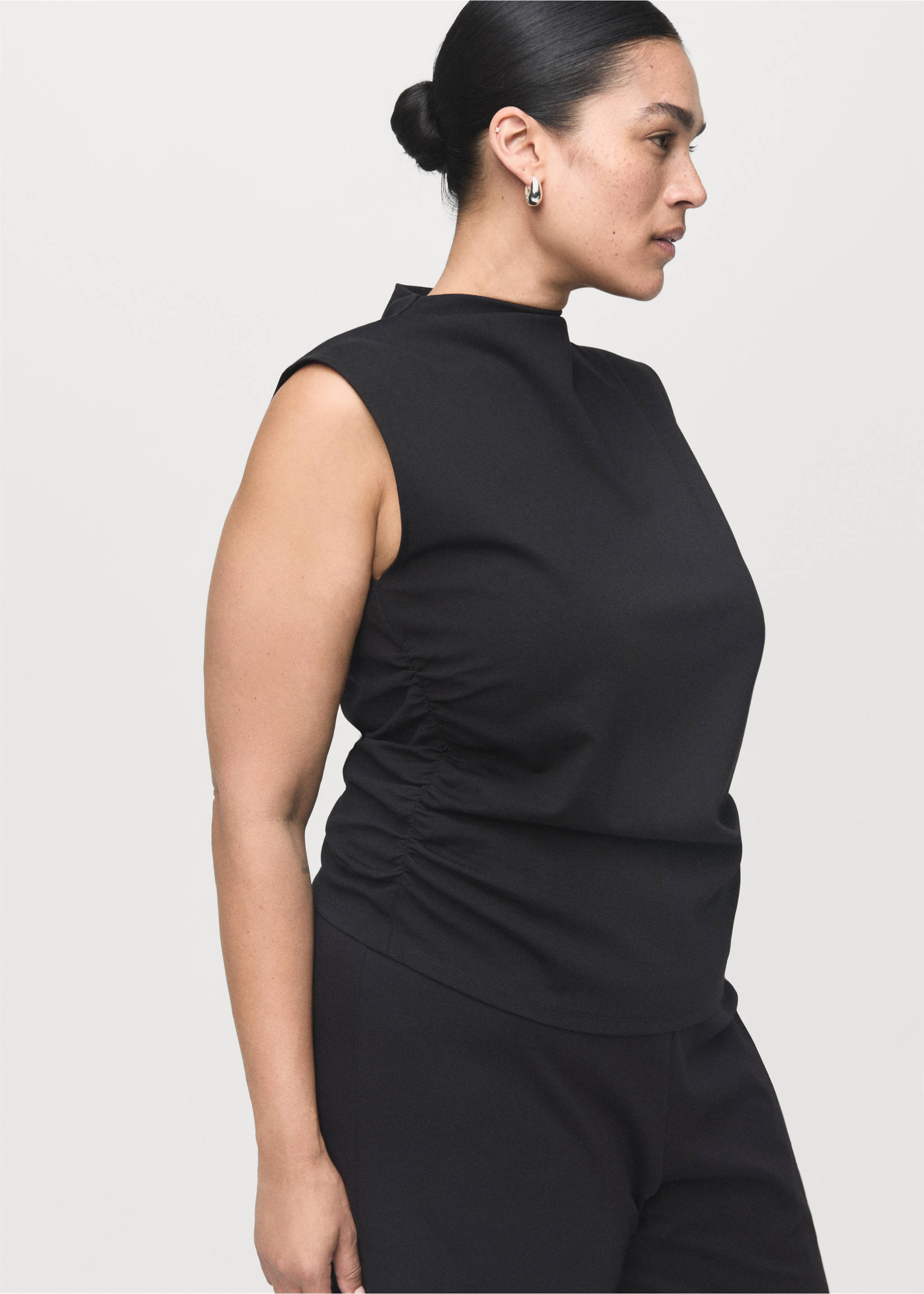 Ruched funnel-neck top - Details of the article 5, Black. Ref: 17057805-00.