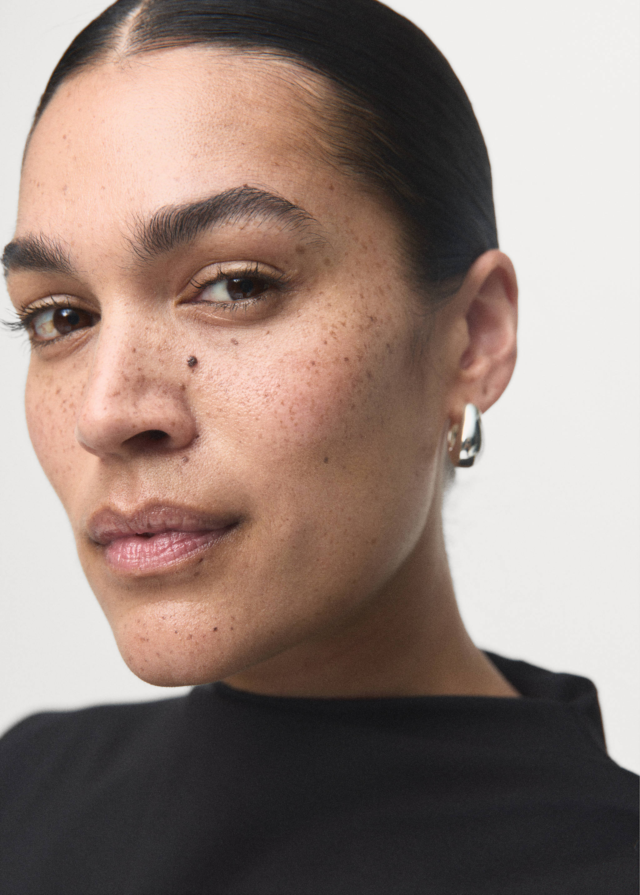 Ruched funnel-neck top - Details of the article 4