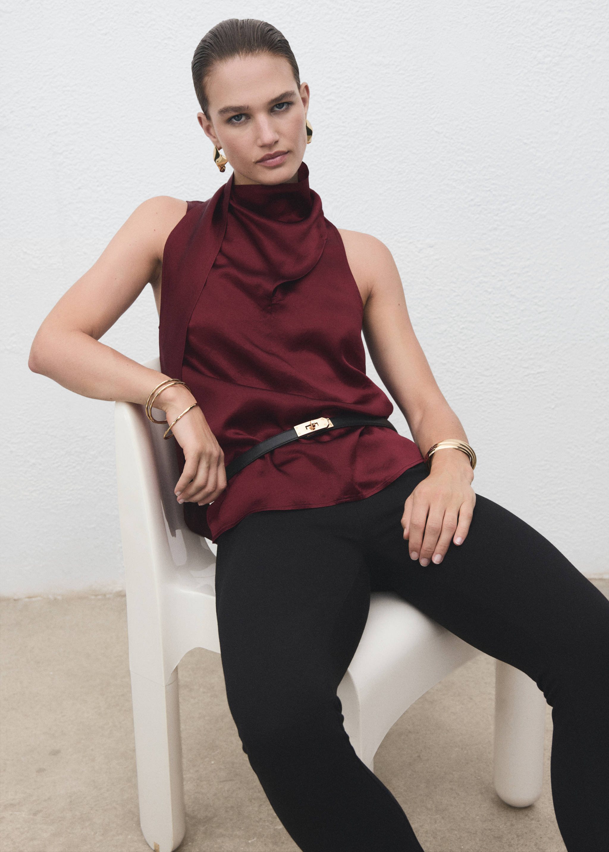 Blouse satinée avec foulard - Détail de l'article 2