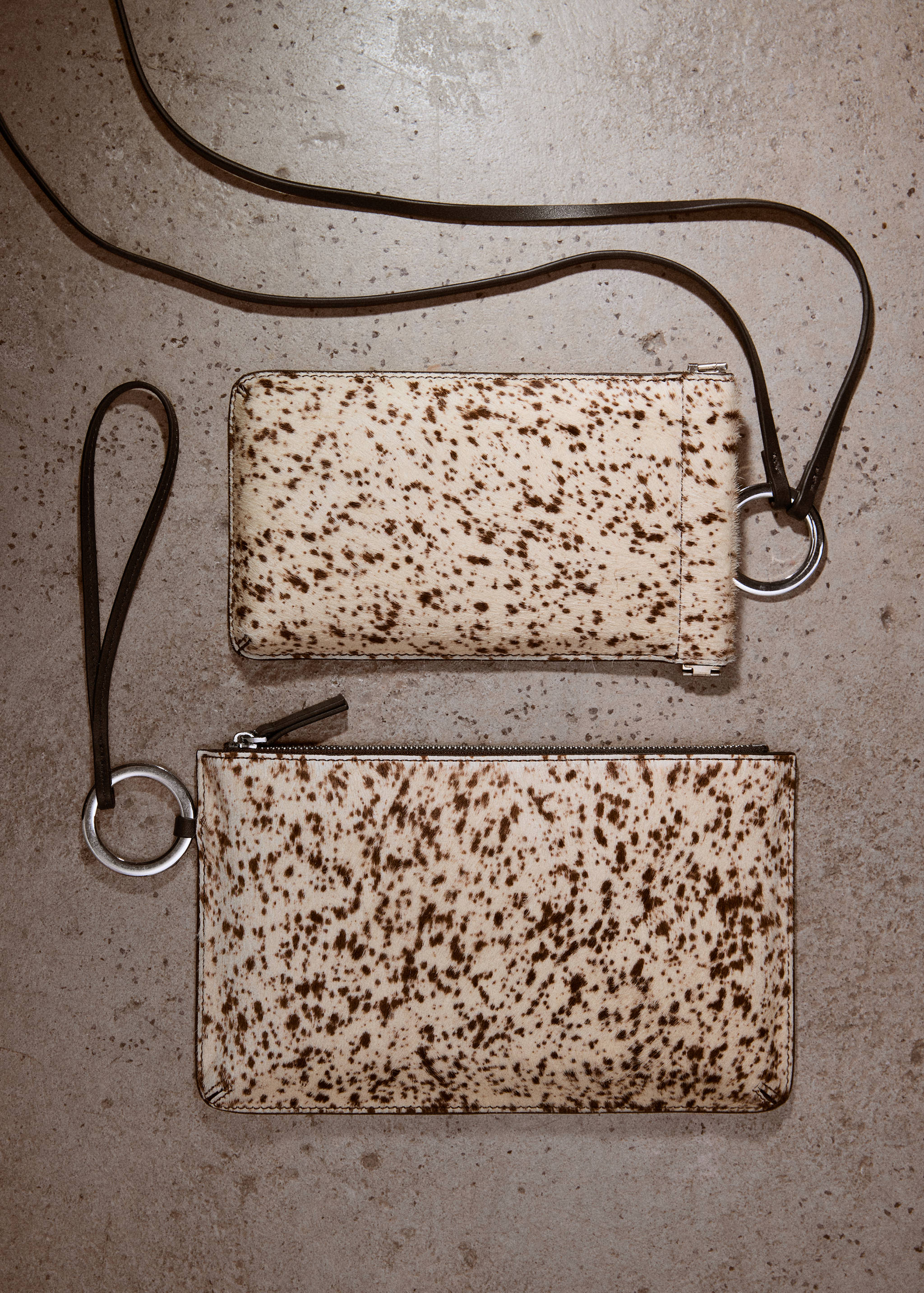 Pochette en cuir et fausse fourrure - Détail de l'article 9