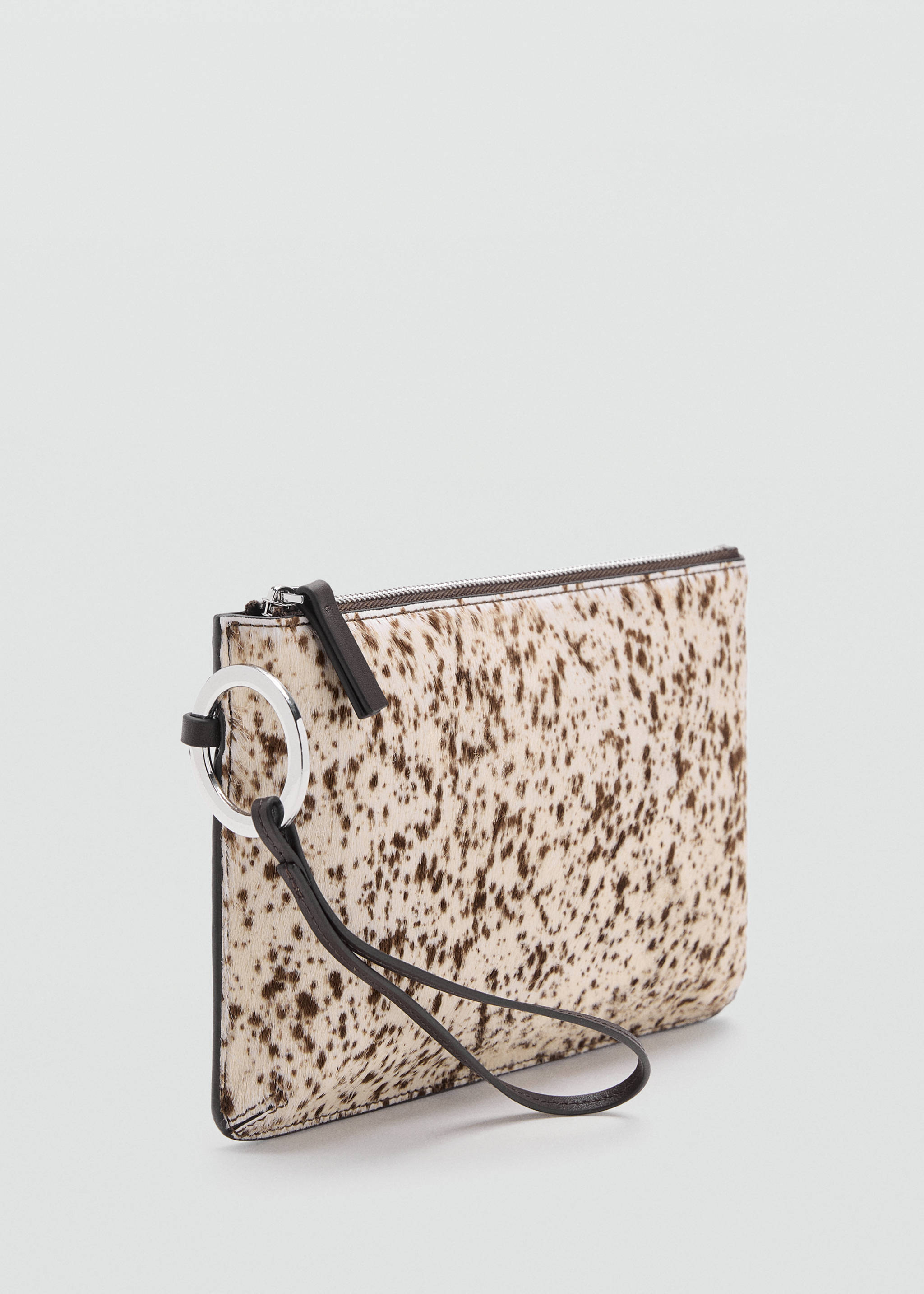 Pochette en cuir et fausse fourrure - Plan moyen