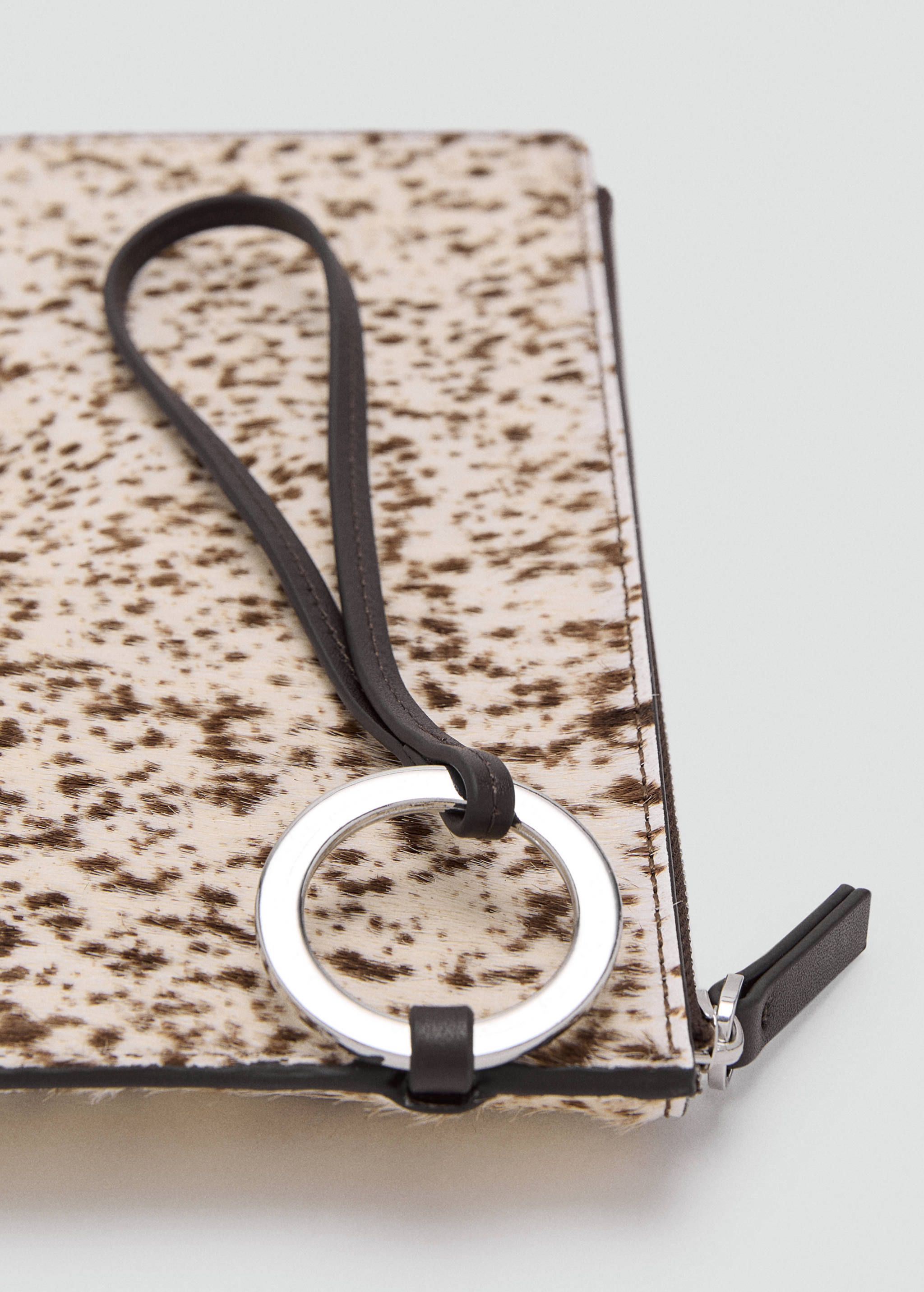 Pochette en cuir et fausse fourrure - Détail de l'article 2