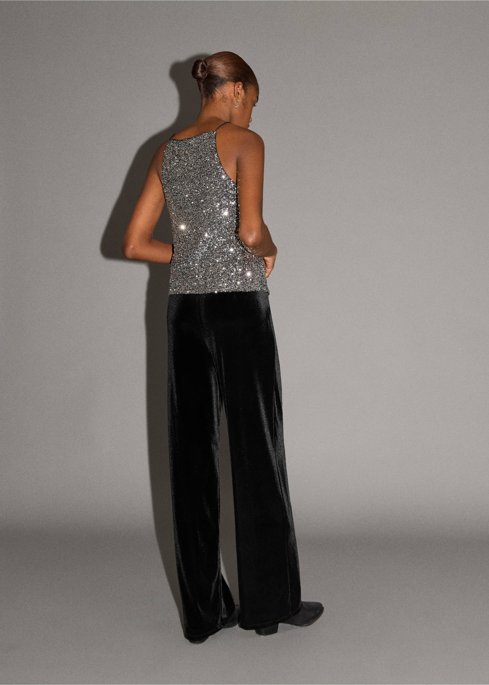Straight velvet trousers - Reverse of the article, Black. Ref: 17058273-00.