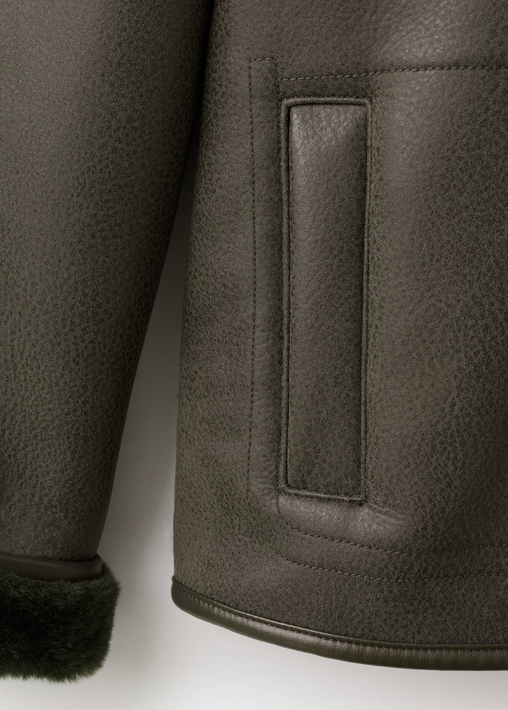 Mantel mit Shearlingleder-Effekt - Detail des Artikels 0