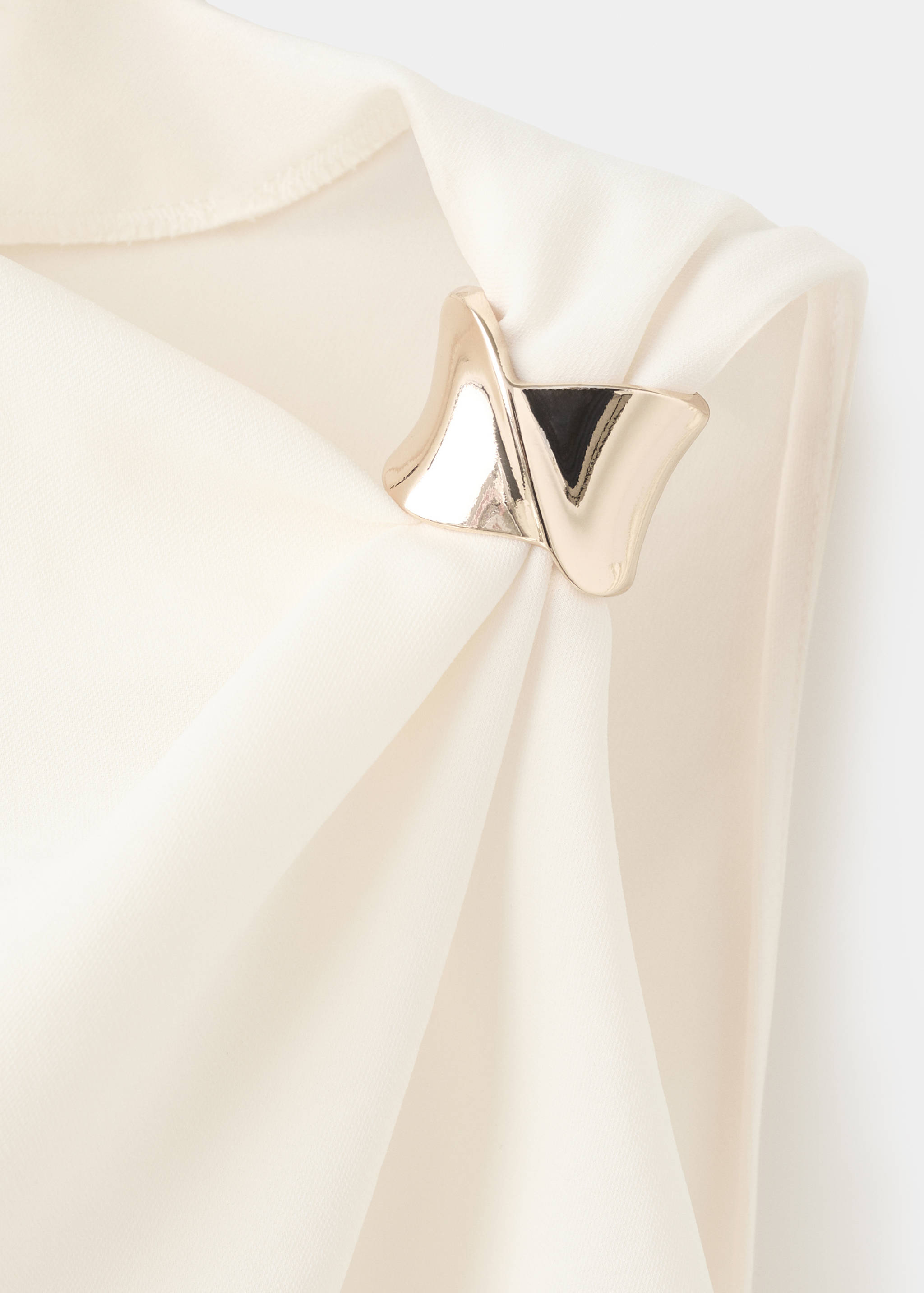 Asymmetrische Bluse mit Metalldetail - Detail des Artikels 8