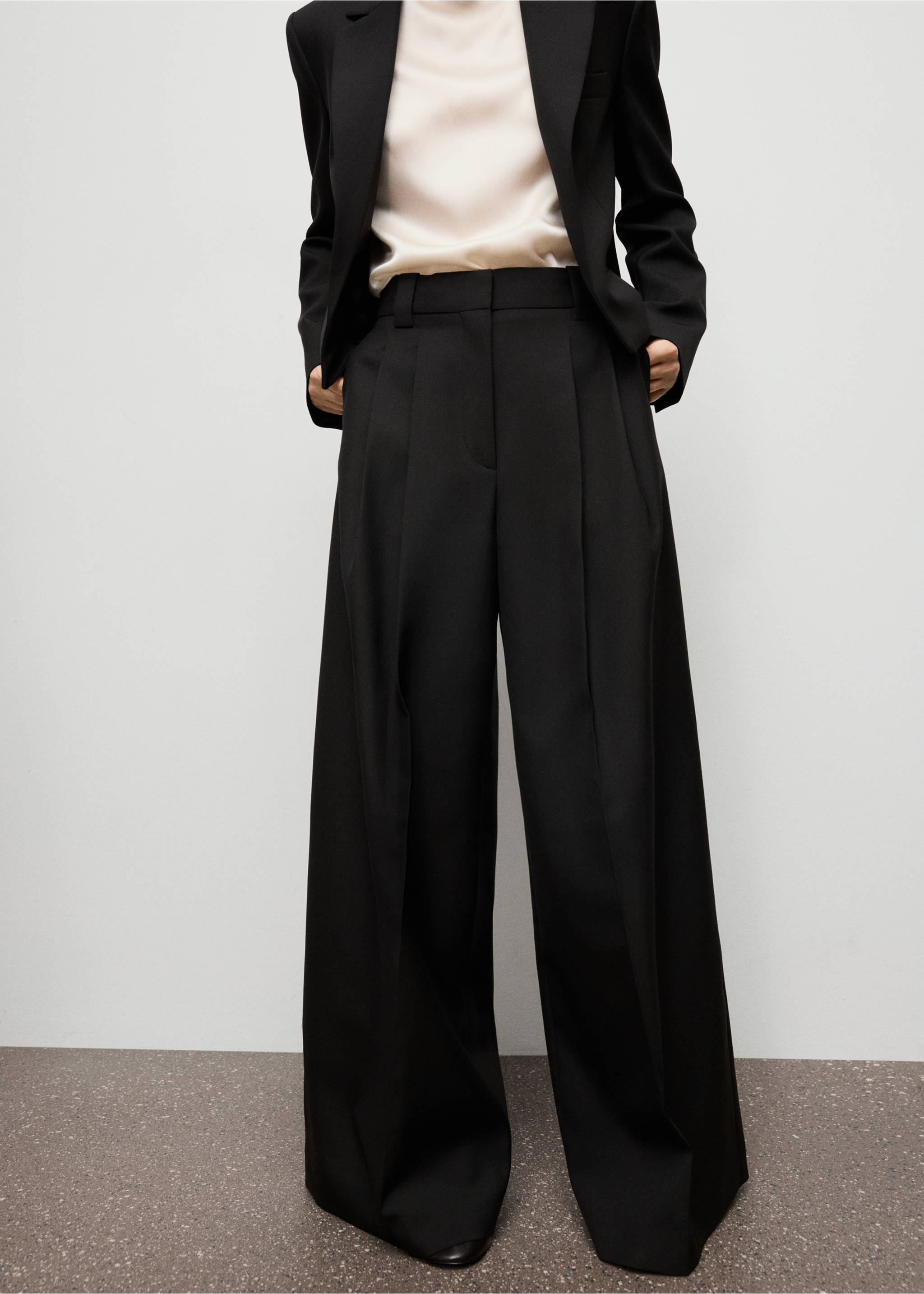 Wide leg pleated suit trousers - Details of the article 1, Black. Ref: 17059213-00.
