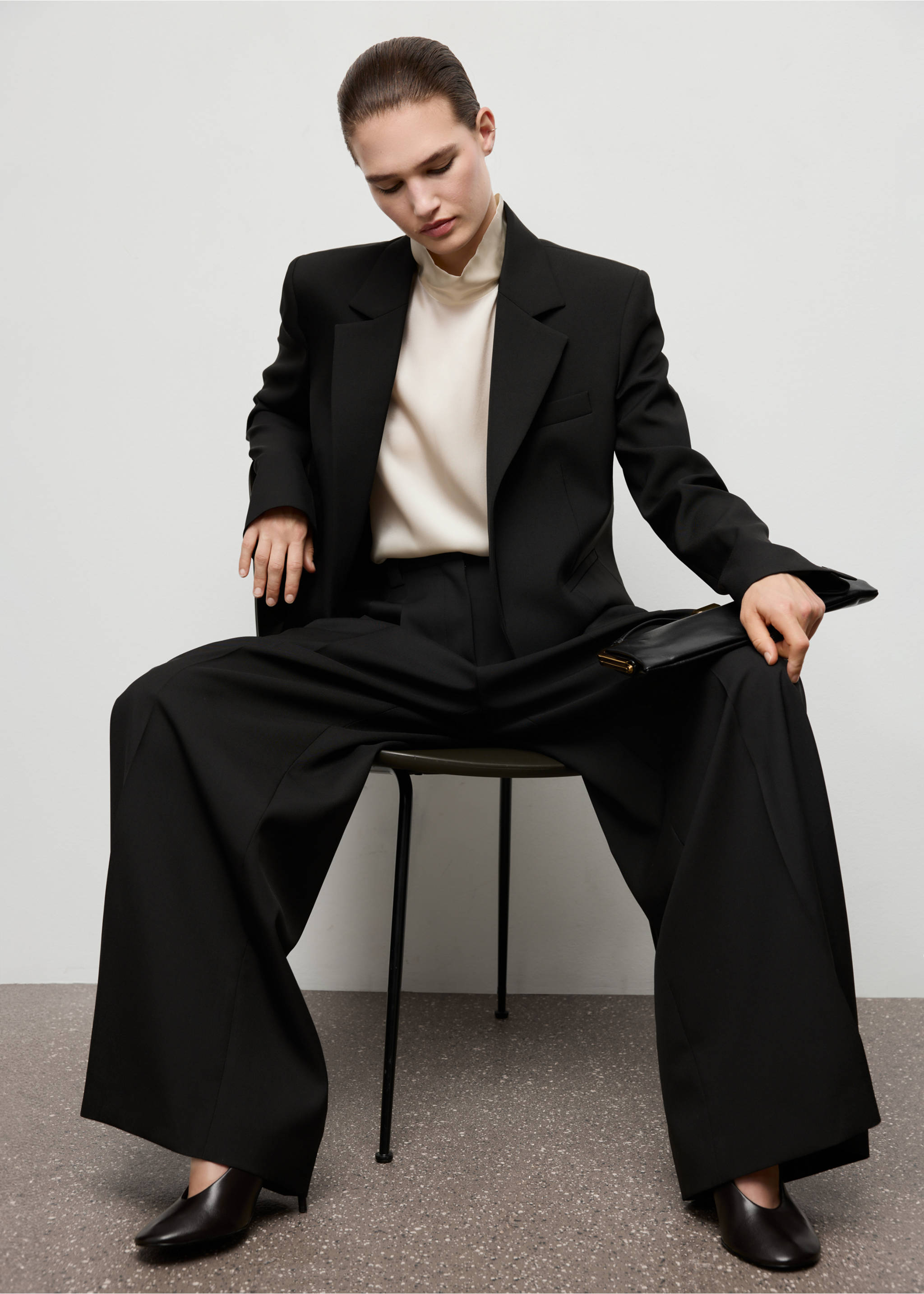 Wide leg pleated suit trousers - Details of the article 2, Black. Ref: 17059213-00.