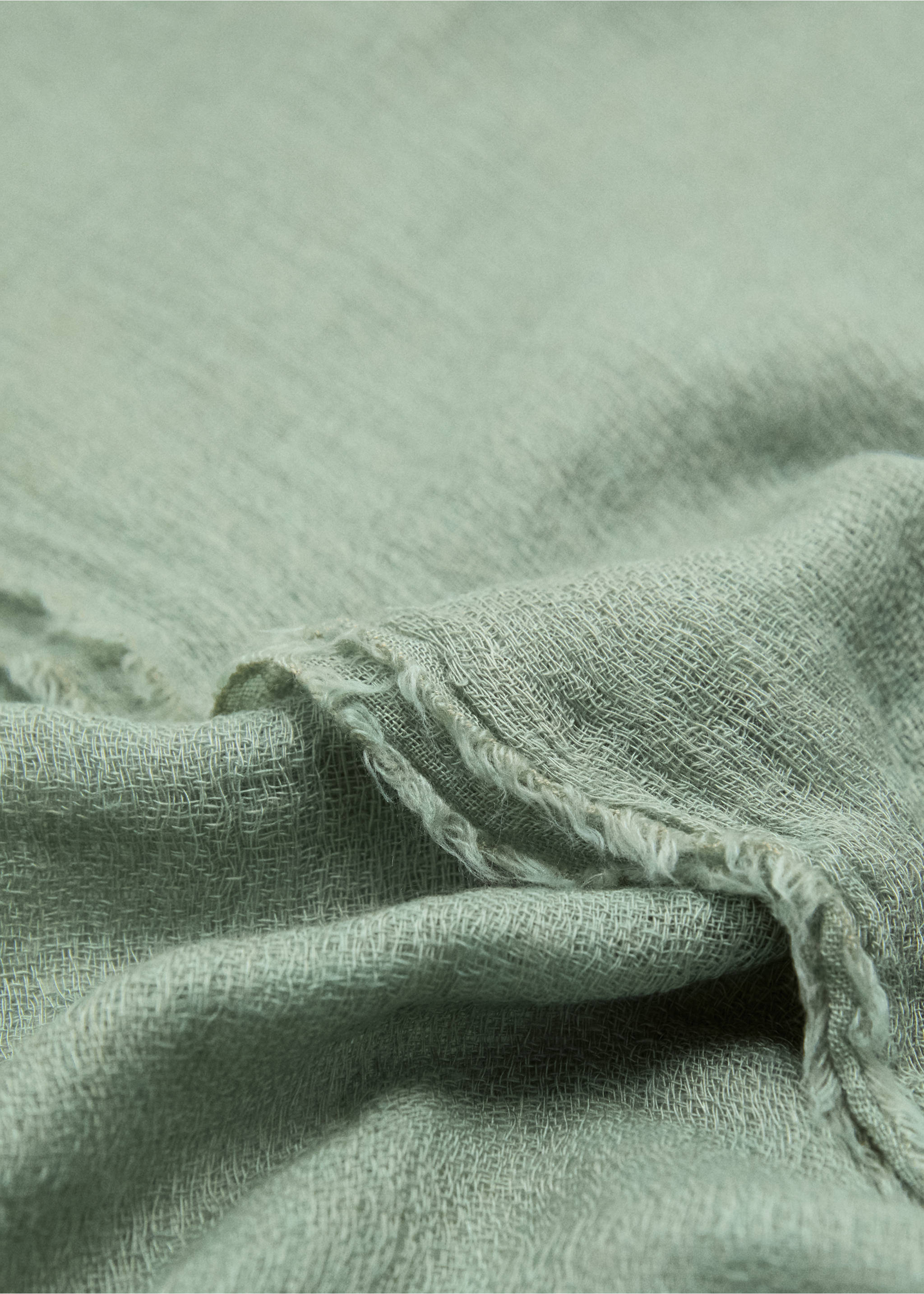 Frayed edge scarf - Medium plane, Pastel Green. Ref: 17061128-00.