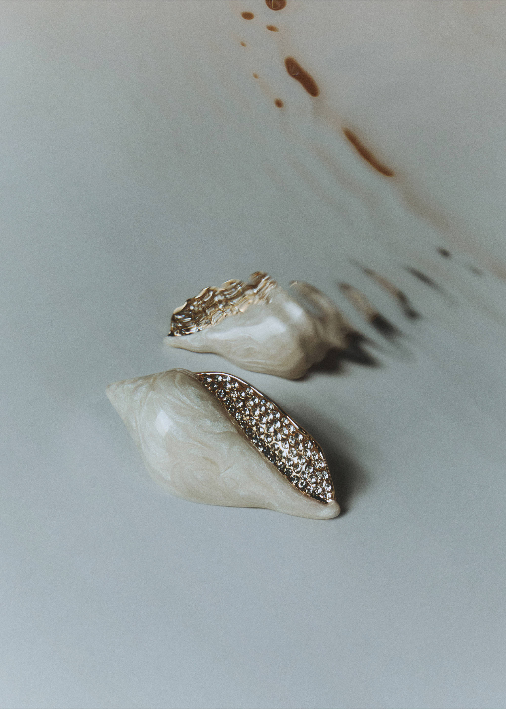 Shell earrings with rhinestone detail - General plane, Beige. Ref: 17061133-00.