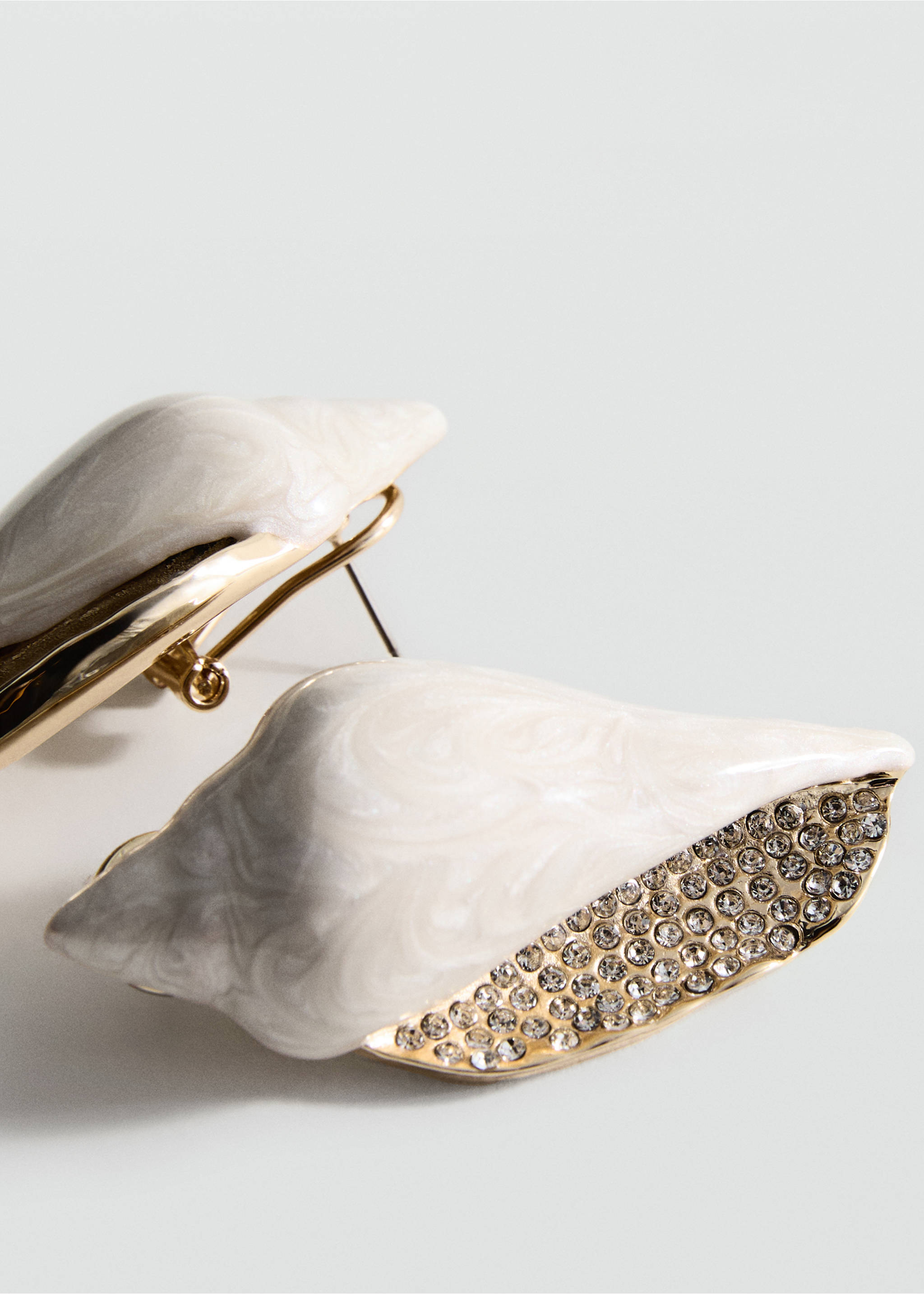 Shell earrings with rhinestone detail - Medium plane, Beige. Ref: 17061133-00.