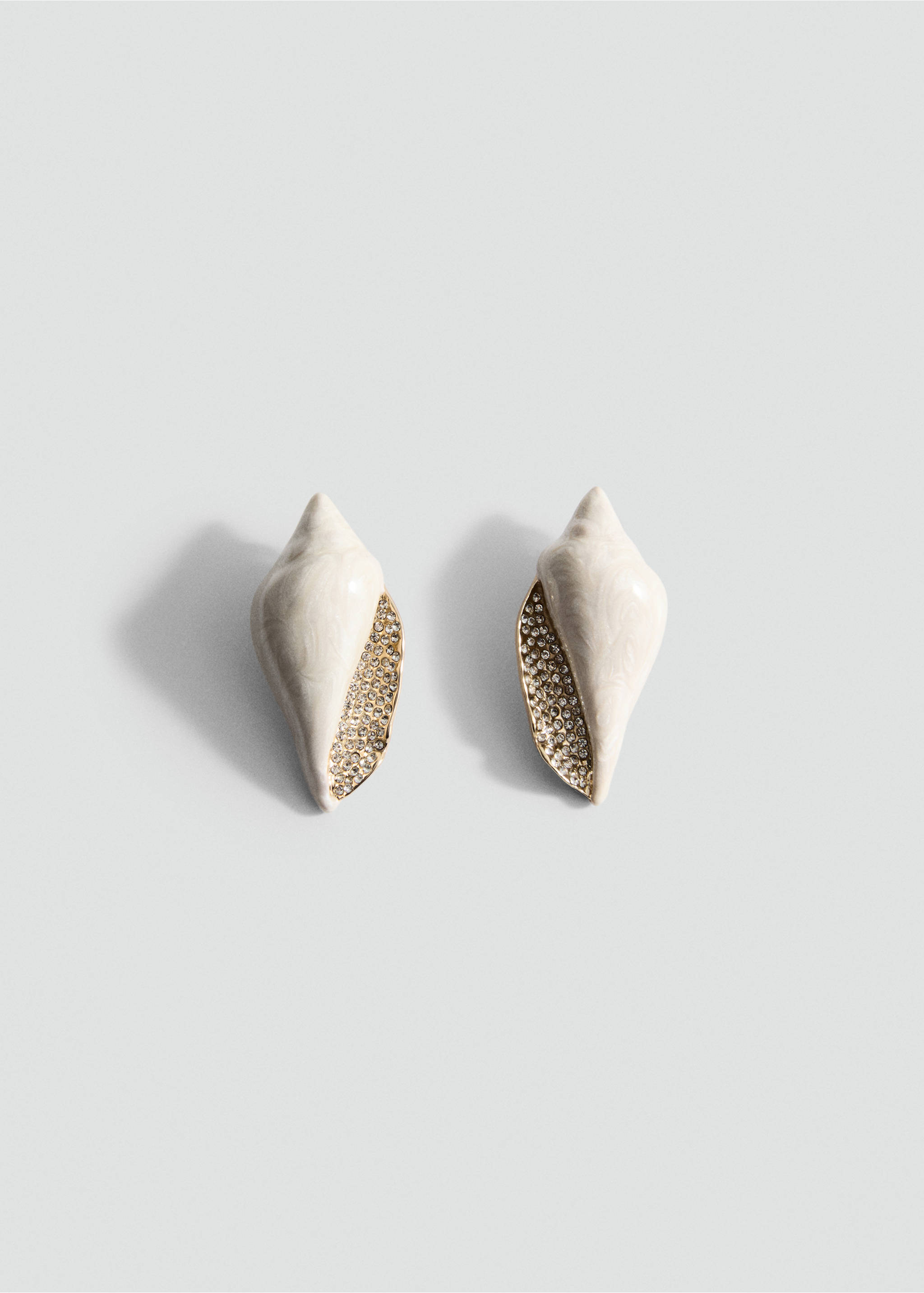 Shell earrings with rhinestone detail - Article without model, Beige. Ref: 17061133-00.