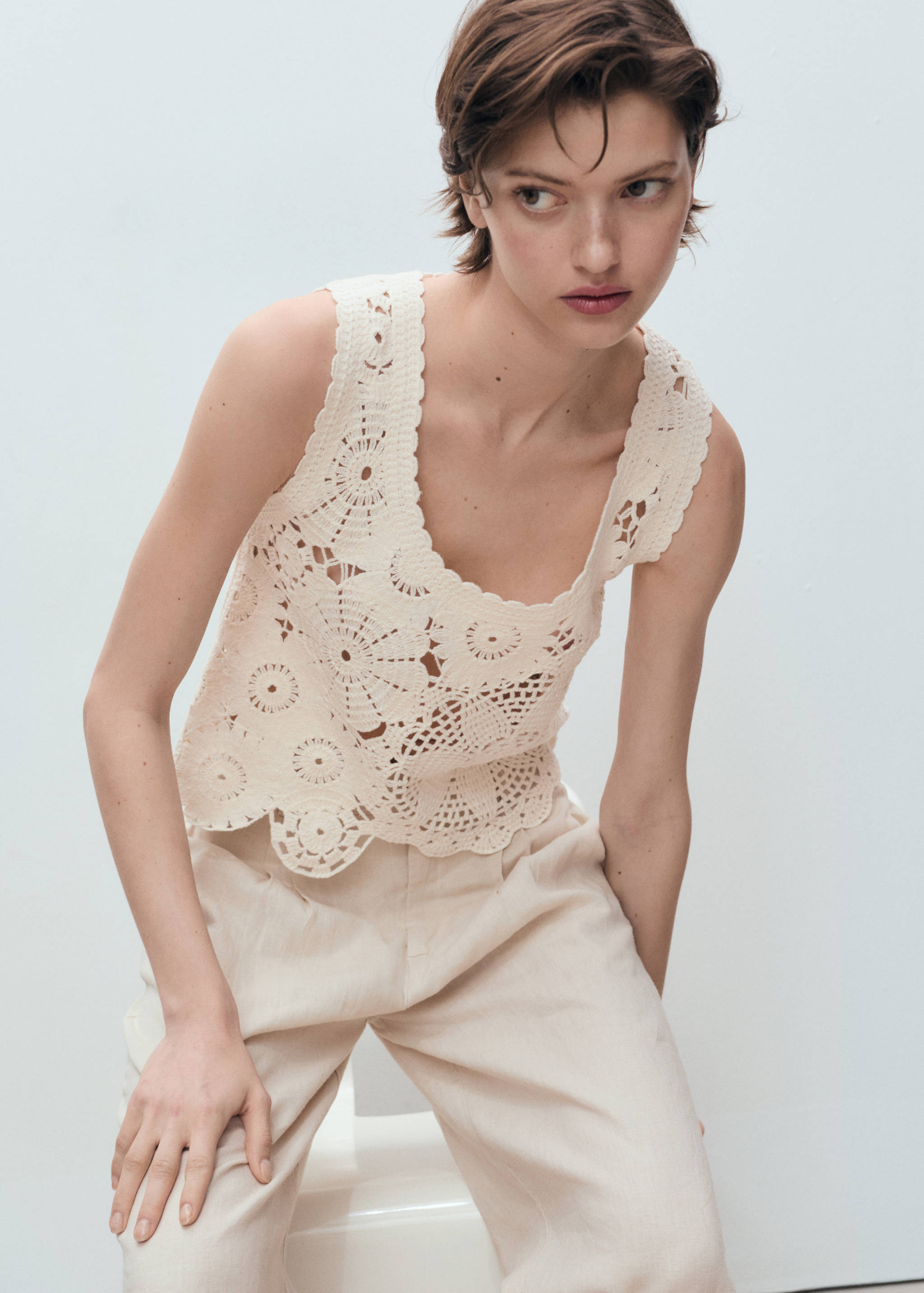 Crochet top with flowers - Details of the article 2