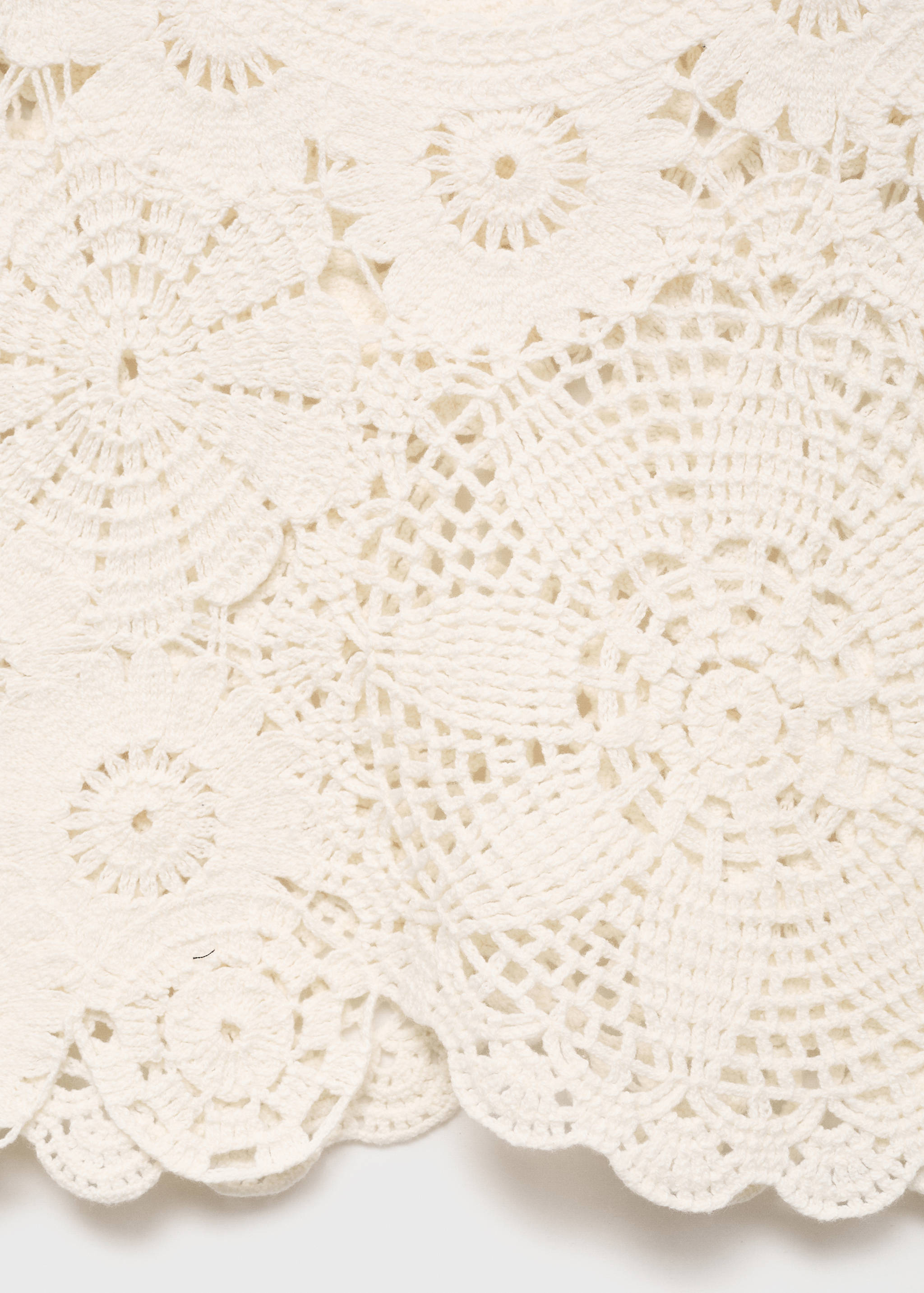 Crochet top with flowers - Details of the article 0