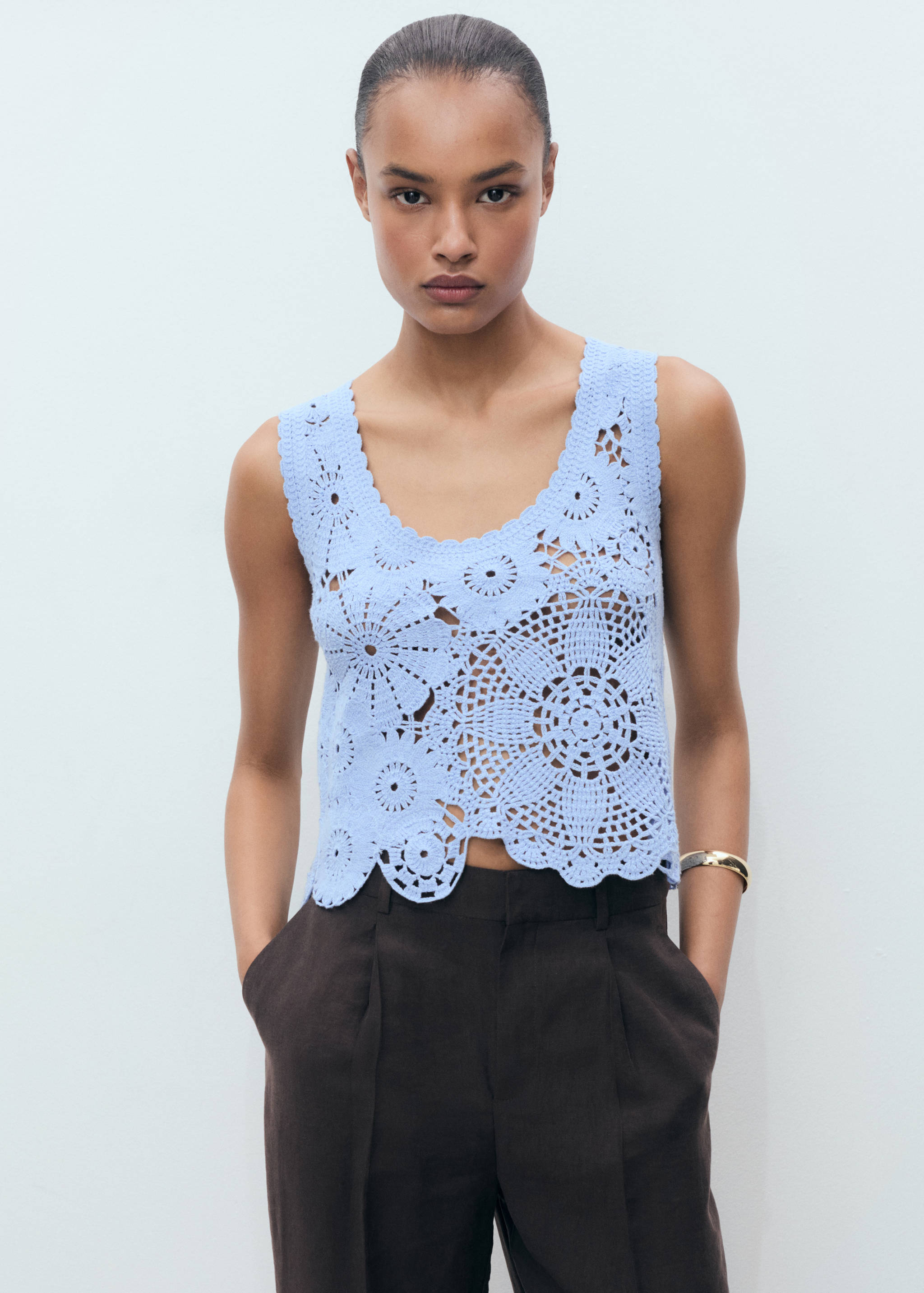 Crochet top with flowers - Medium plane
