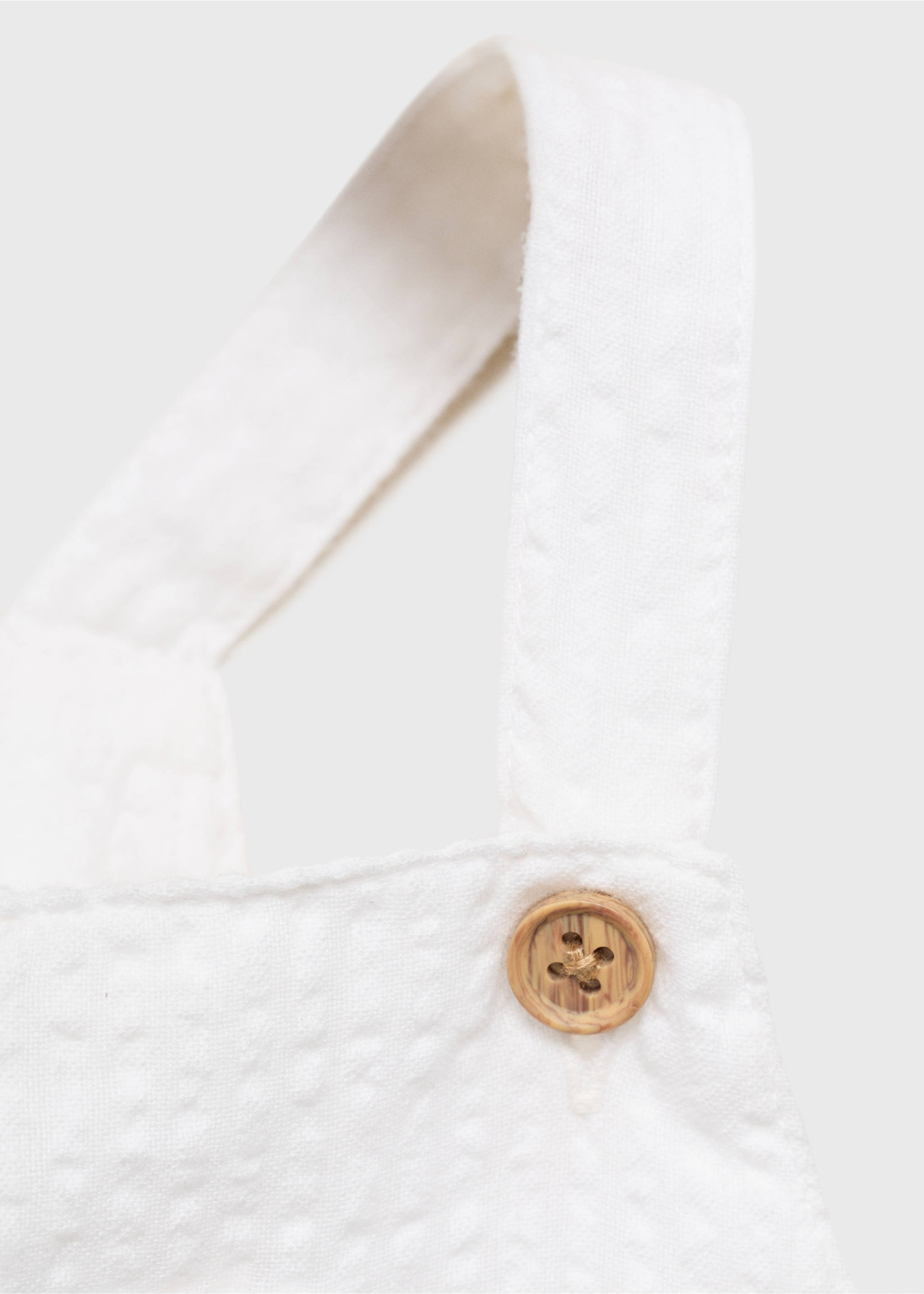 Baumwoll-Latzhose mit Textur - Detail des Artikels 8, Cremeweiß. Ref: 17061140-00.