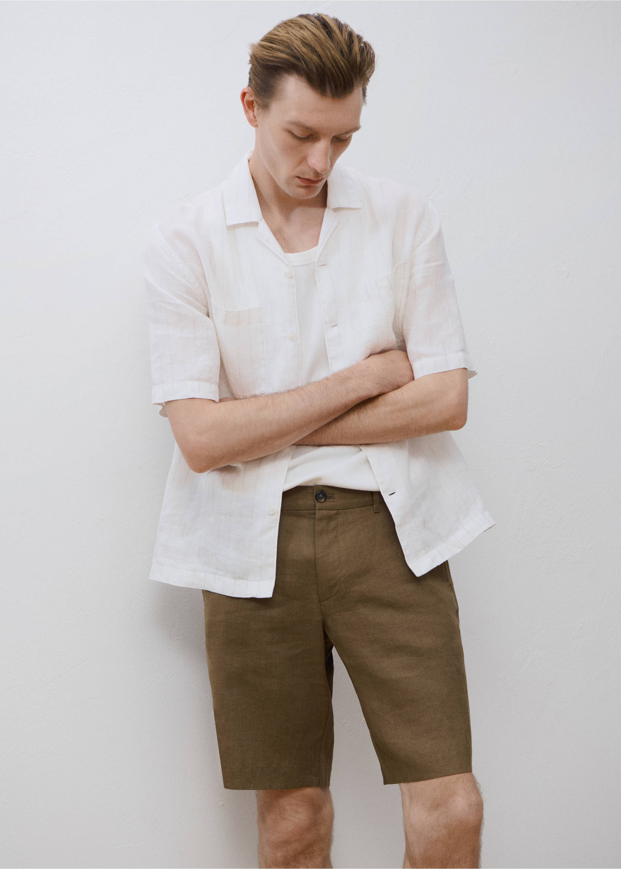 Slim-fit 100% linen bermuda shorts - Details of the article 9, Medium Green. Ref: 17061142-00.