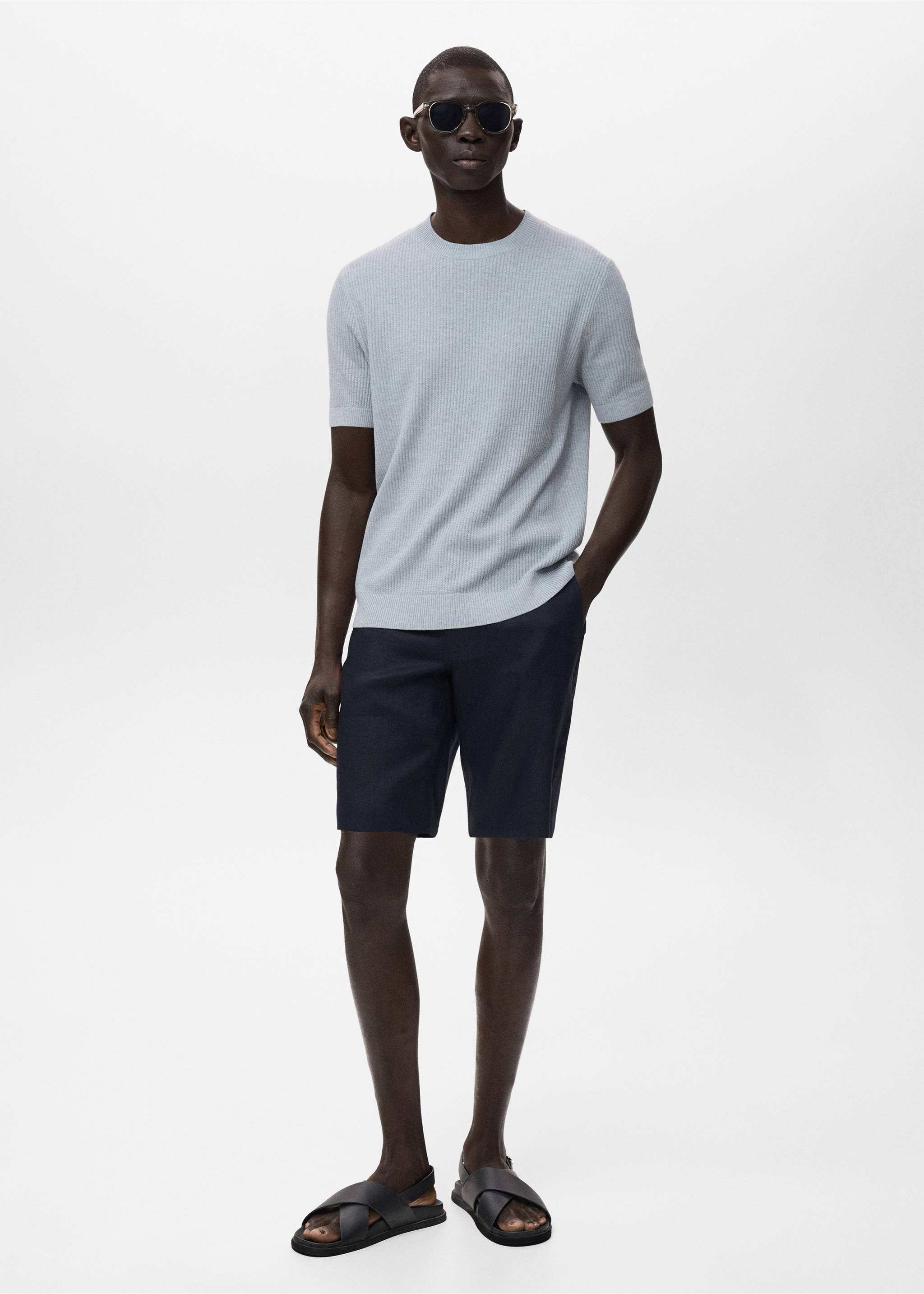 Slim-Fit-Bermudashorts aus 100 % Leinen - Allgemeine Ansicht, Dunkles Marineblau. Ref: 17061142-00.