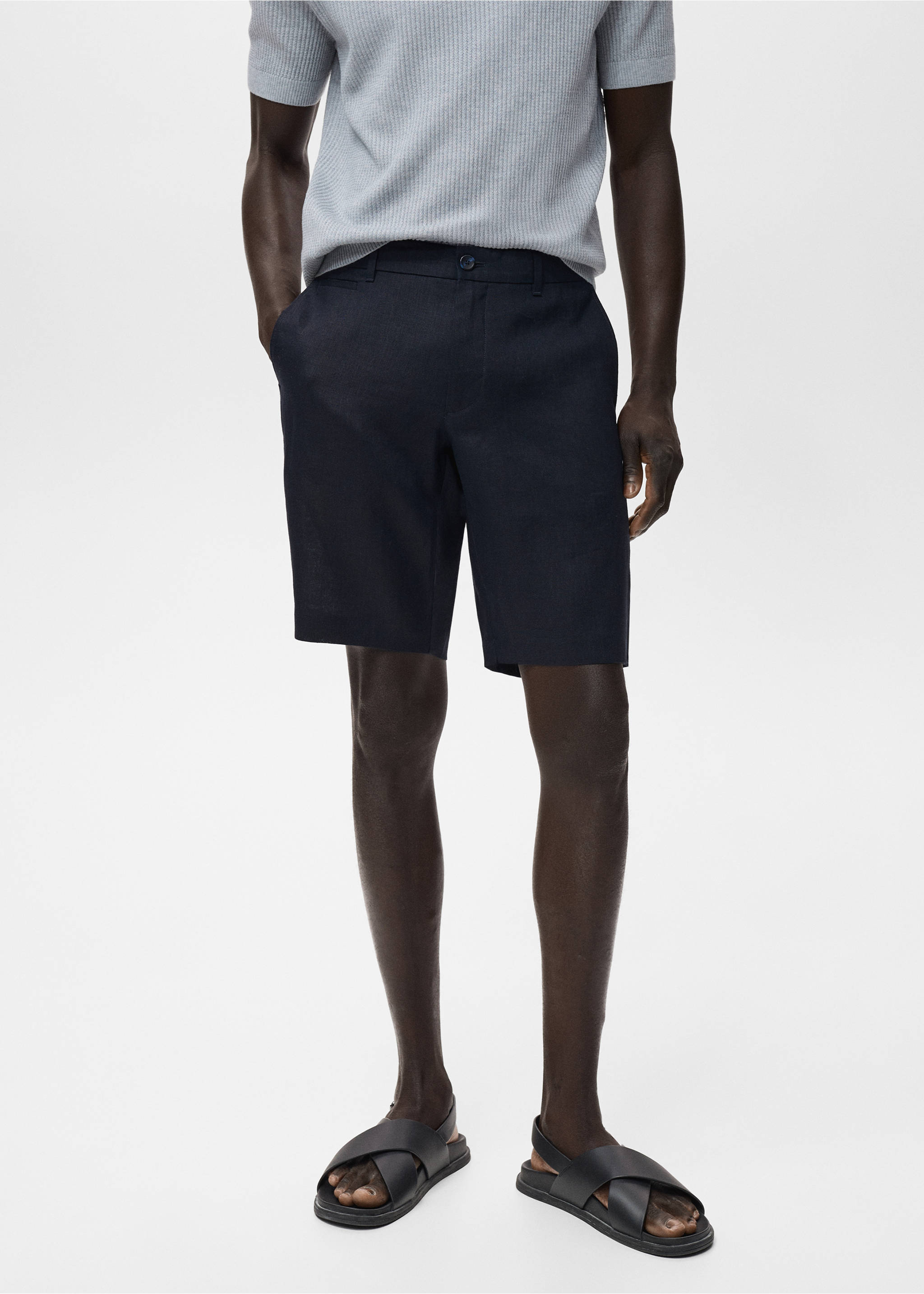 Slim-Fit-Bermudashorts aus 100 % Leinen - Mittlere Ansicht, Dunkles Marineblau. Ref: 17061142-00.