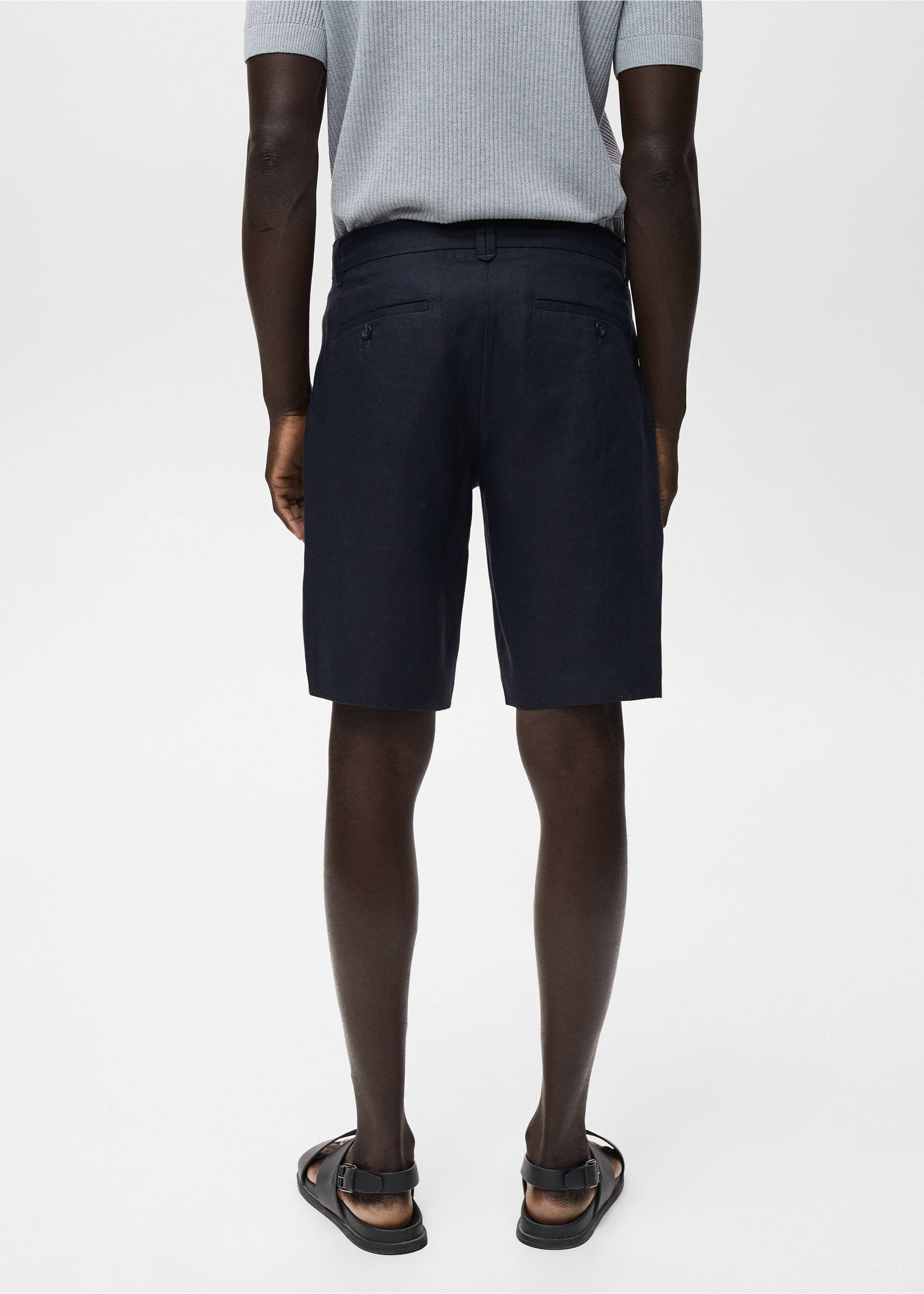 Slim-Fit-Bermudashorts aus 100 % Leinen - Rückseite des Artikels, Dunkles Marineblau. Ref: 17061142-00.