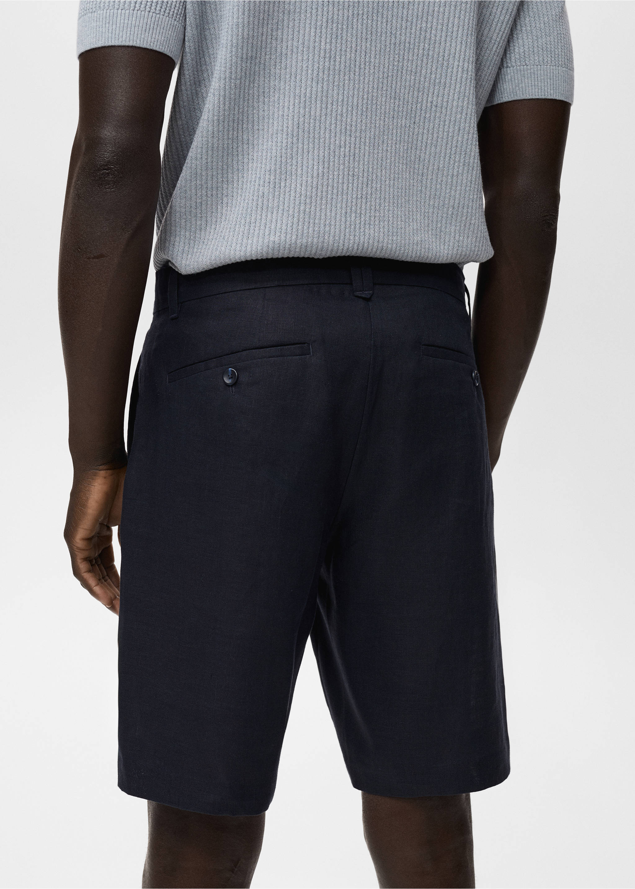 Slim-Fit-Bermudashorts aus 100 % Leinen - Detail des Artikels 6, Dunkles Marineblau. Ref: 17061142-00.