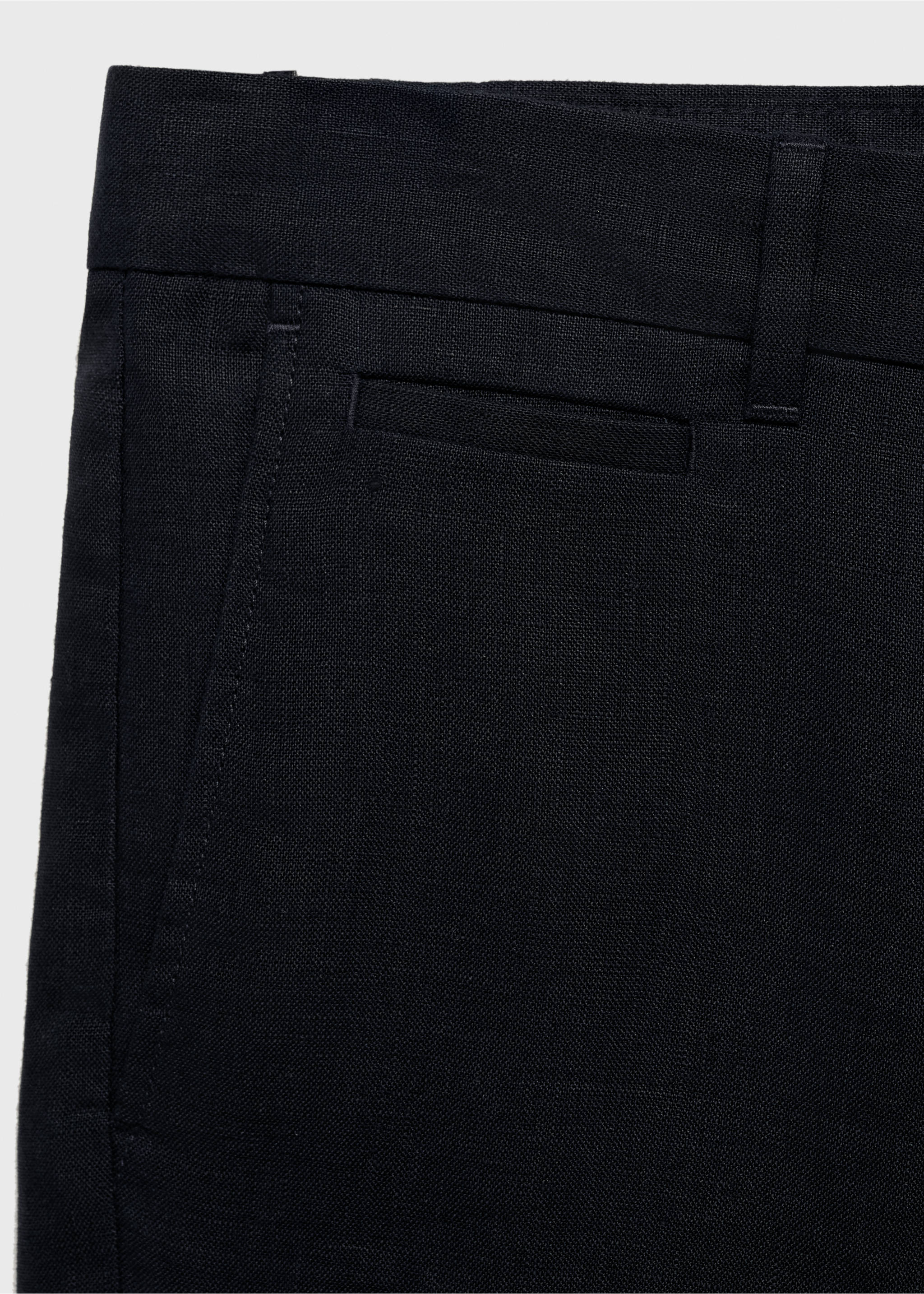 Slim-Fit-Bermudashorts aus 100 % Leinen - Detail des Artikels 0, Dunkles Marineblau. Ref: 17061142-00.