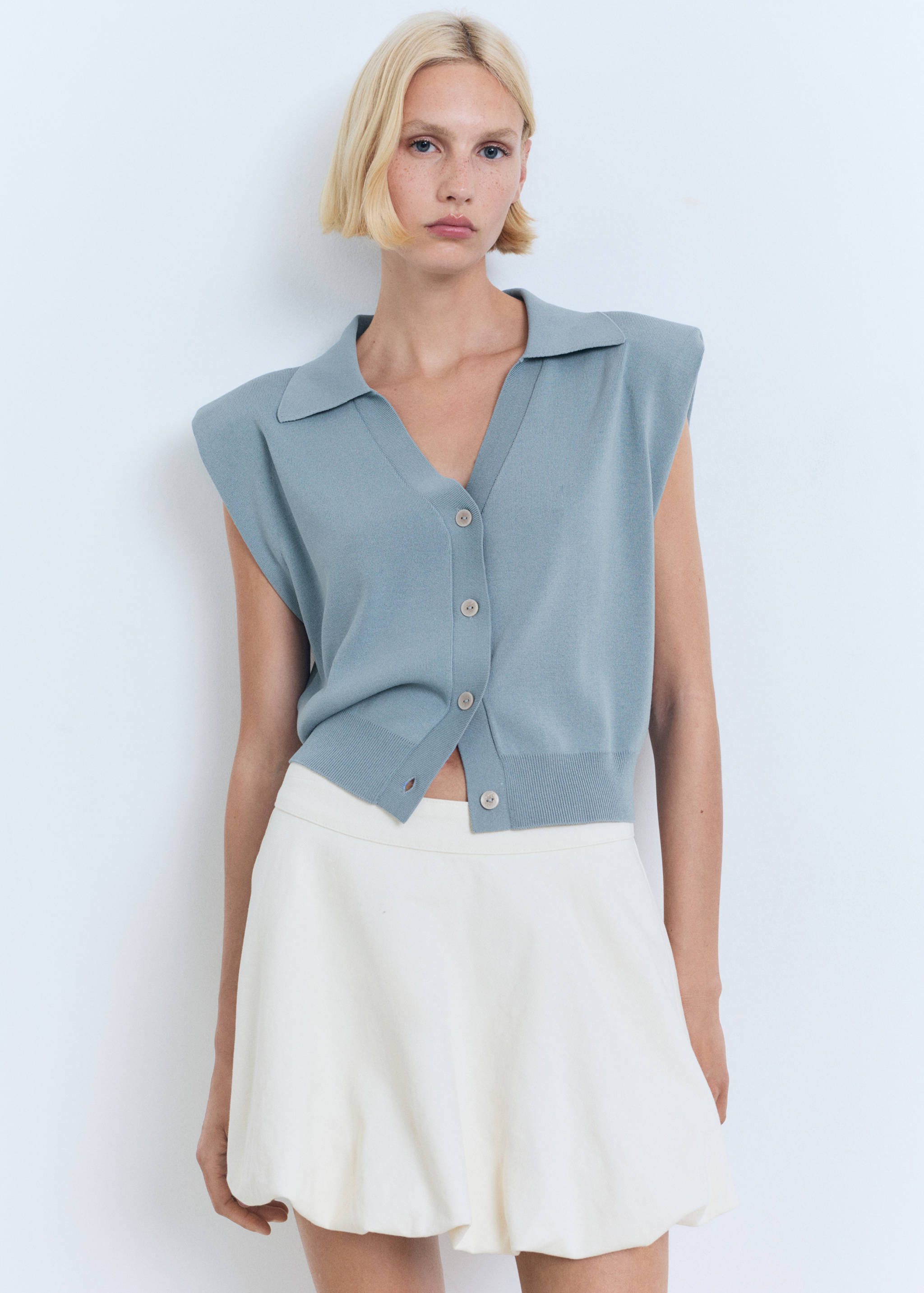 Fine-knit shoulder-padded waistcoat - Medium plane