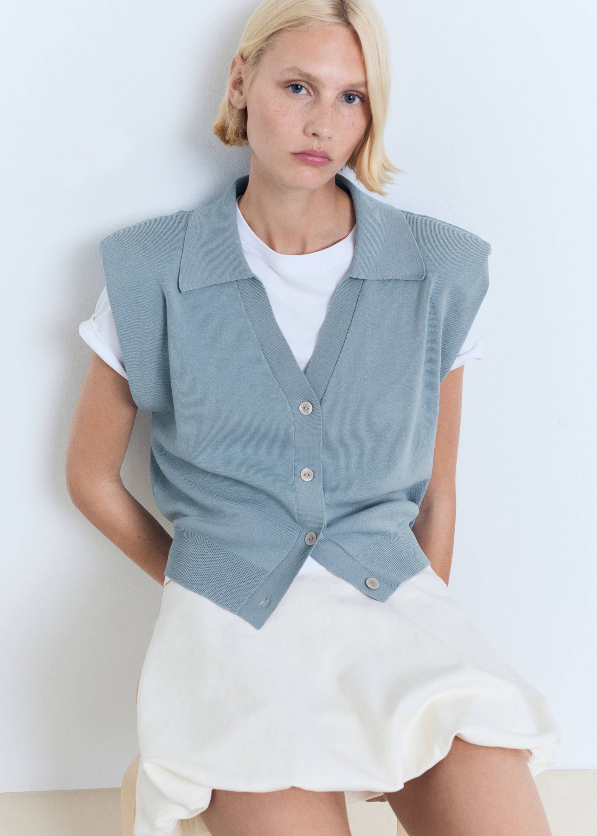 Fine-knit shoulder-padded waistcoat - Details of the article 2