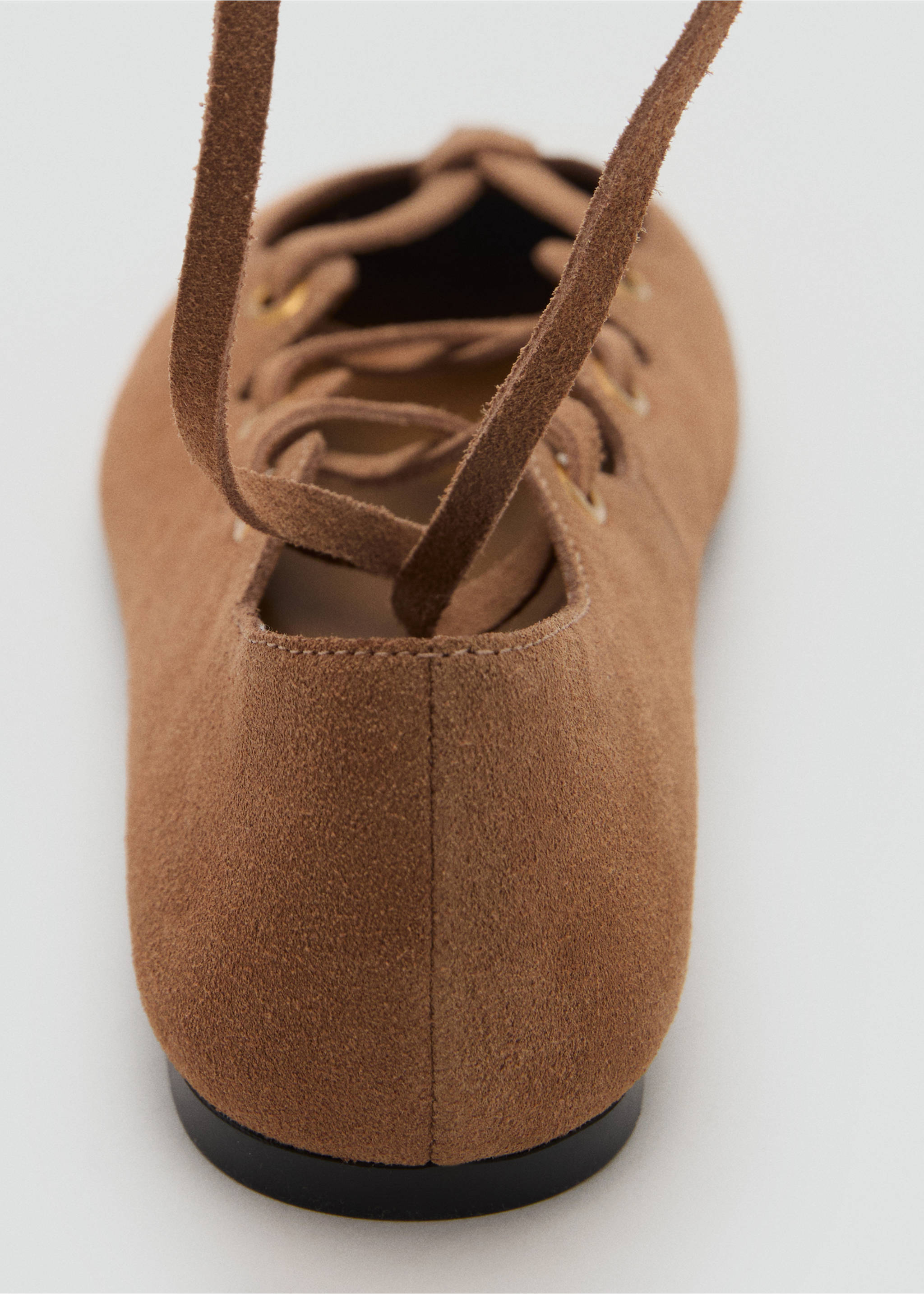 Suede ballet flats with crossed straps - Details of the article 2, Sand. Ref: 17061146-00.