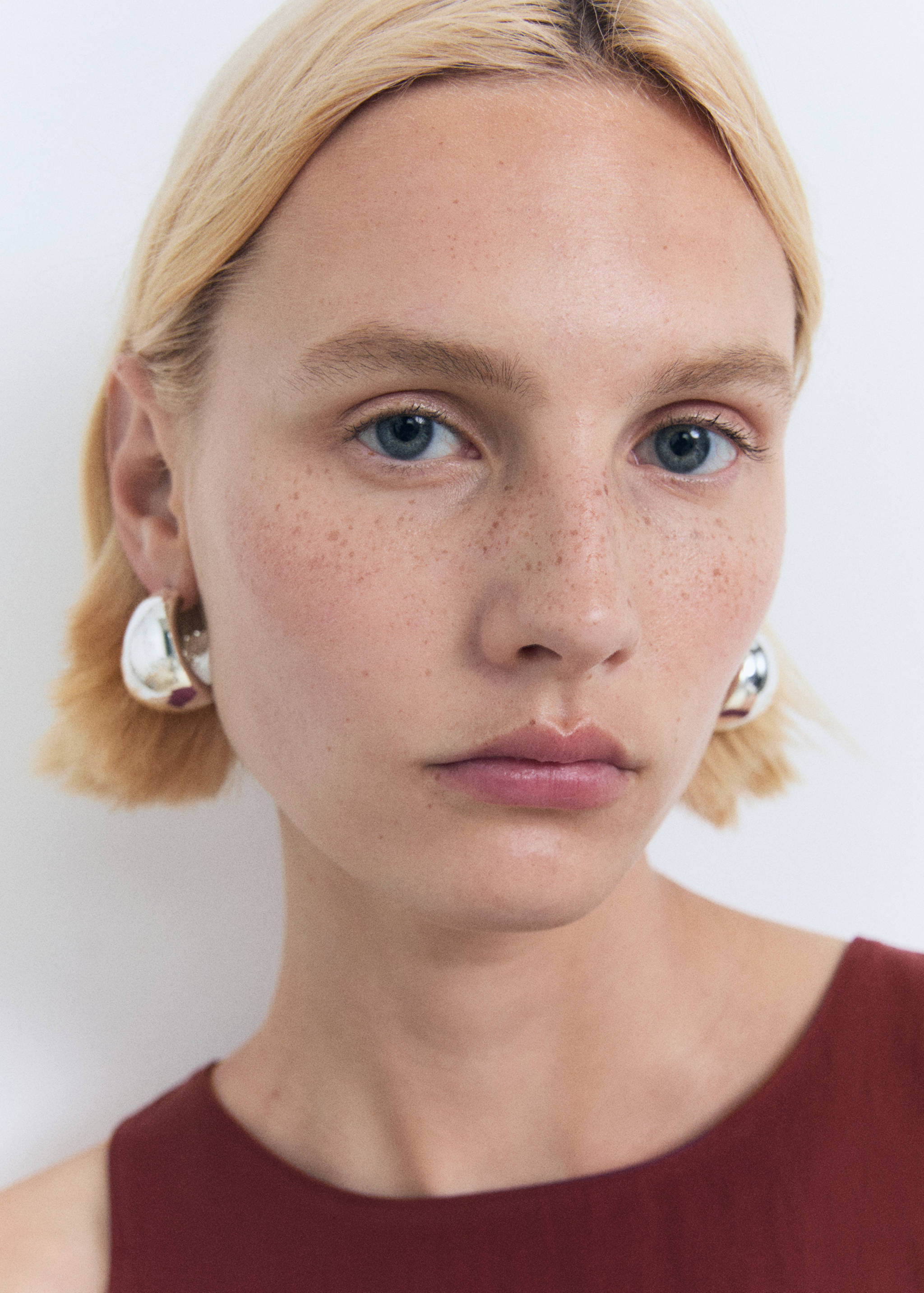 Fitted halter-neck blouse - Details of the article 1