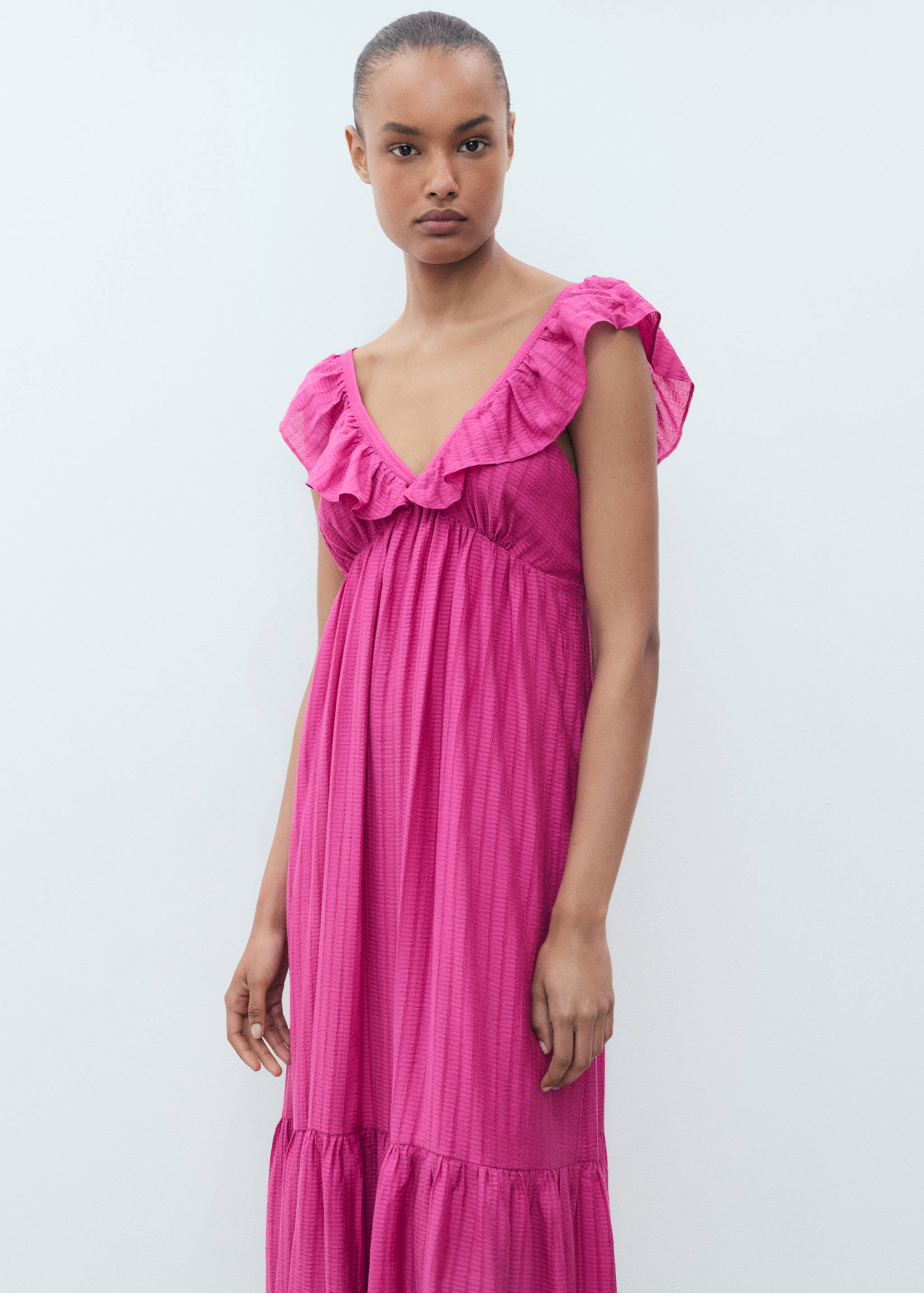 Vestido largo escote volante - Plano medio