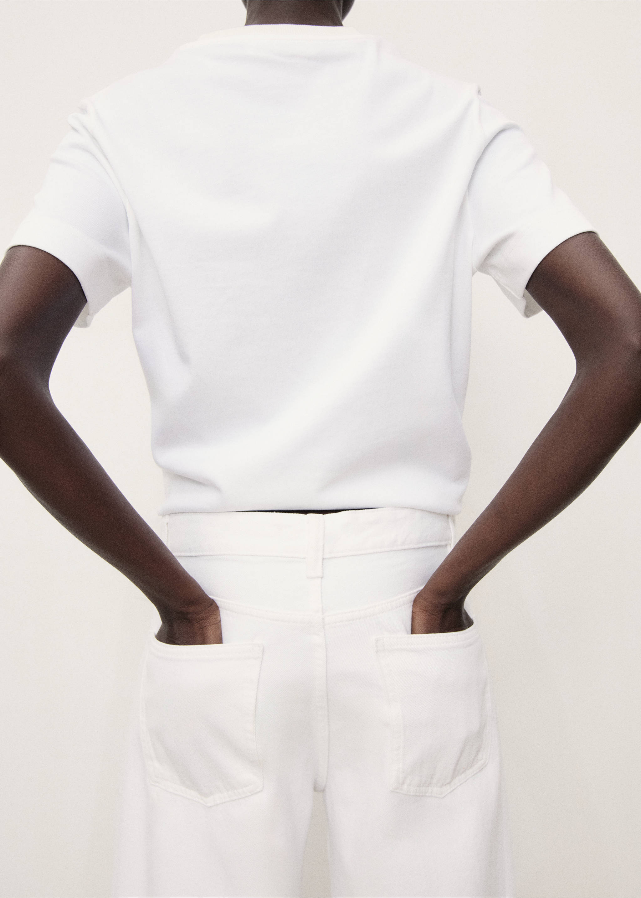 Wide leg cropped jeans with turned-up hem - Details of the article 6, White. Ref: 17061174-00.