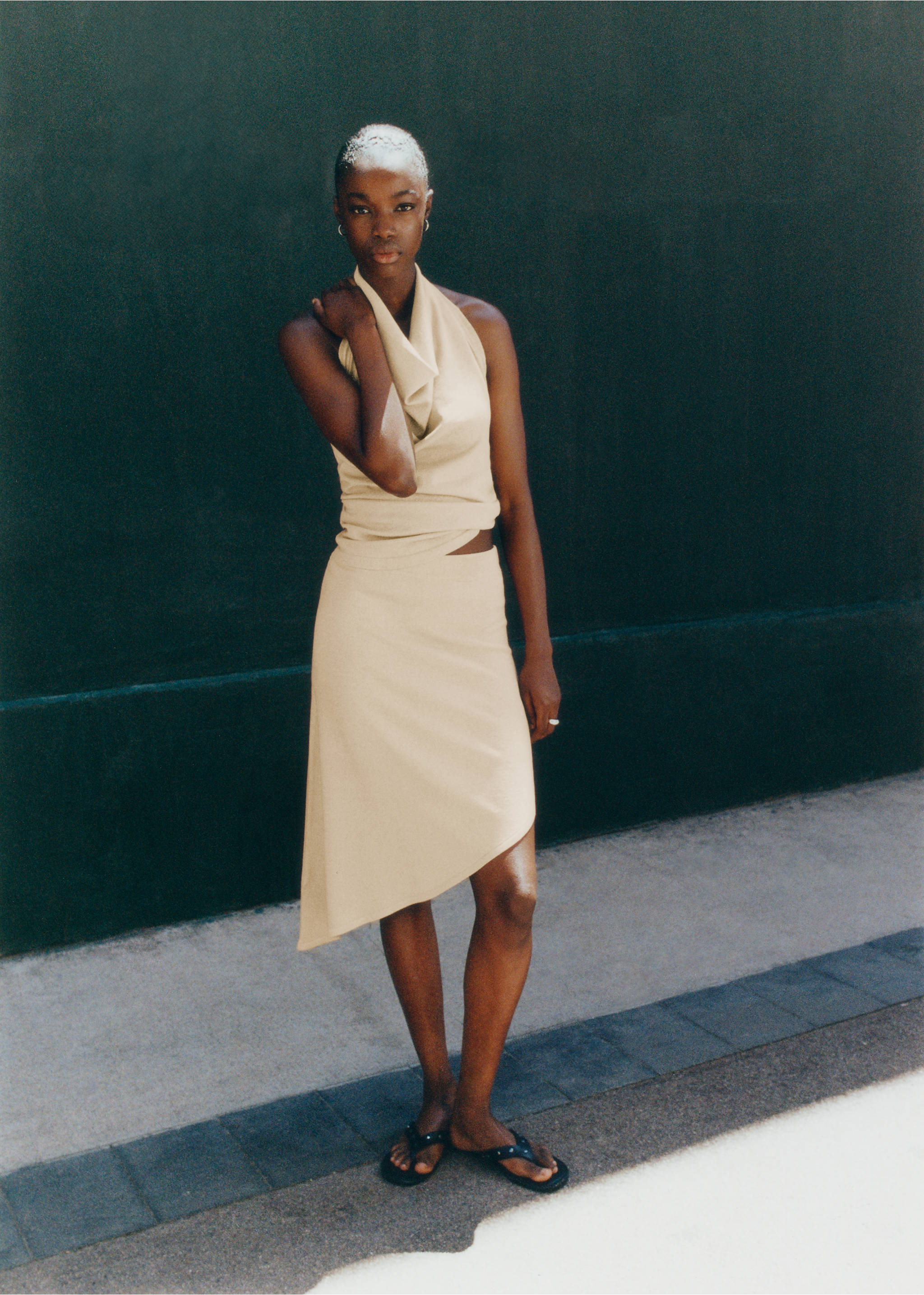 Asymmetrical lurex skirt - Details of the article 5, Gold. Ref: 17061175-00.