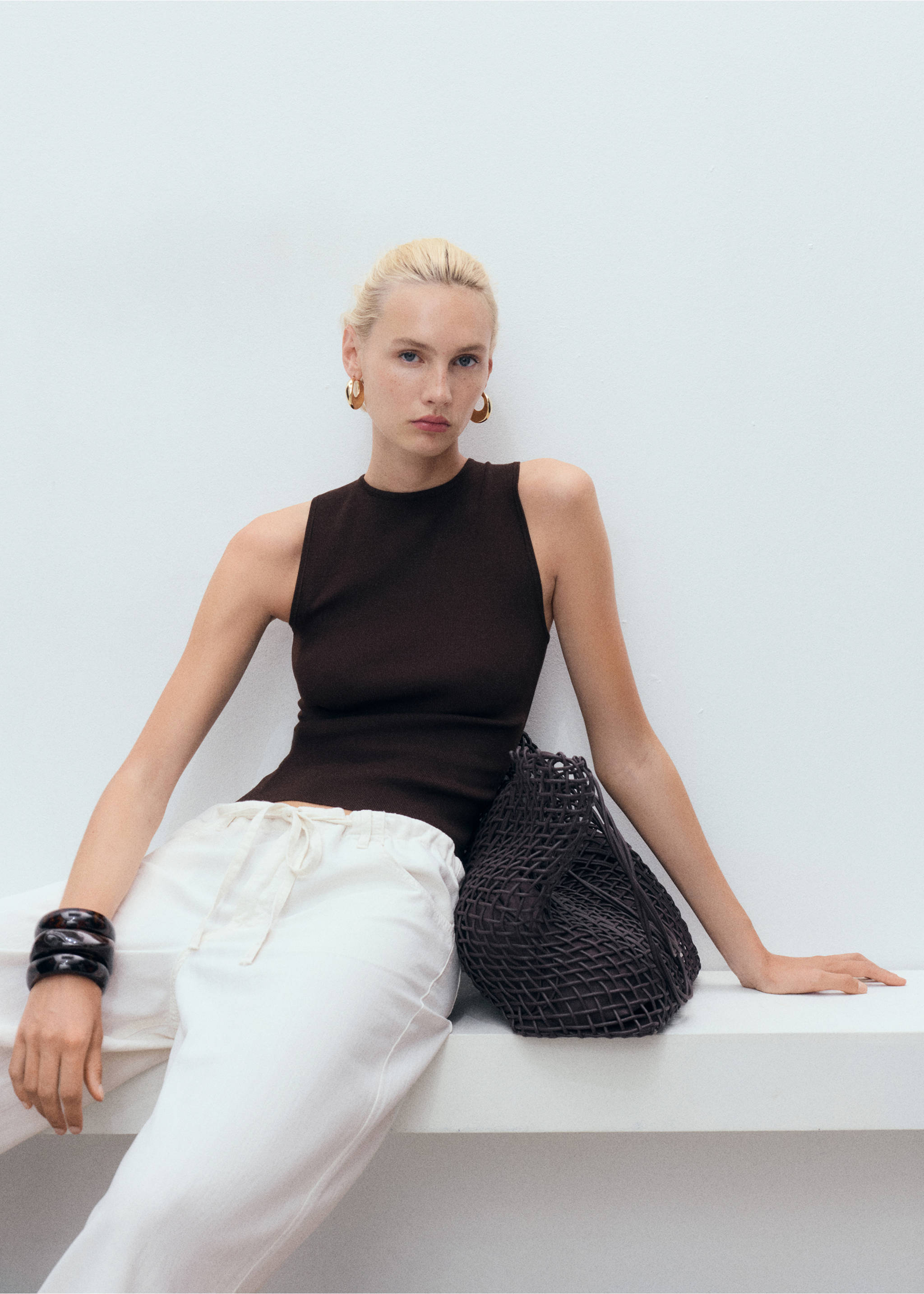 Fine-knit top - Details of the article 2, Chocolate. Ref: 17061177-00.
