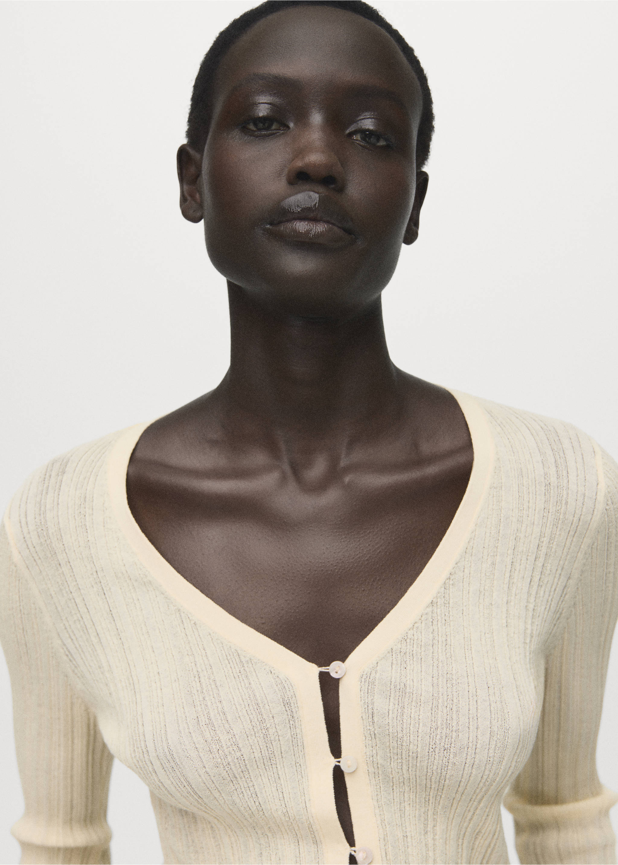 Contrast trim cardigan - Details of the article 6, Ecru. Ref: 17061182-00.