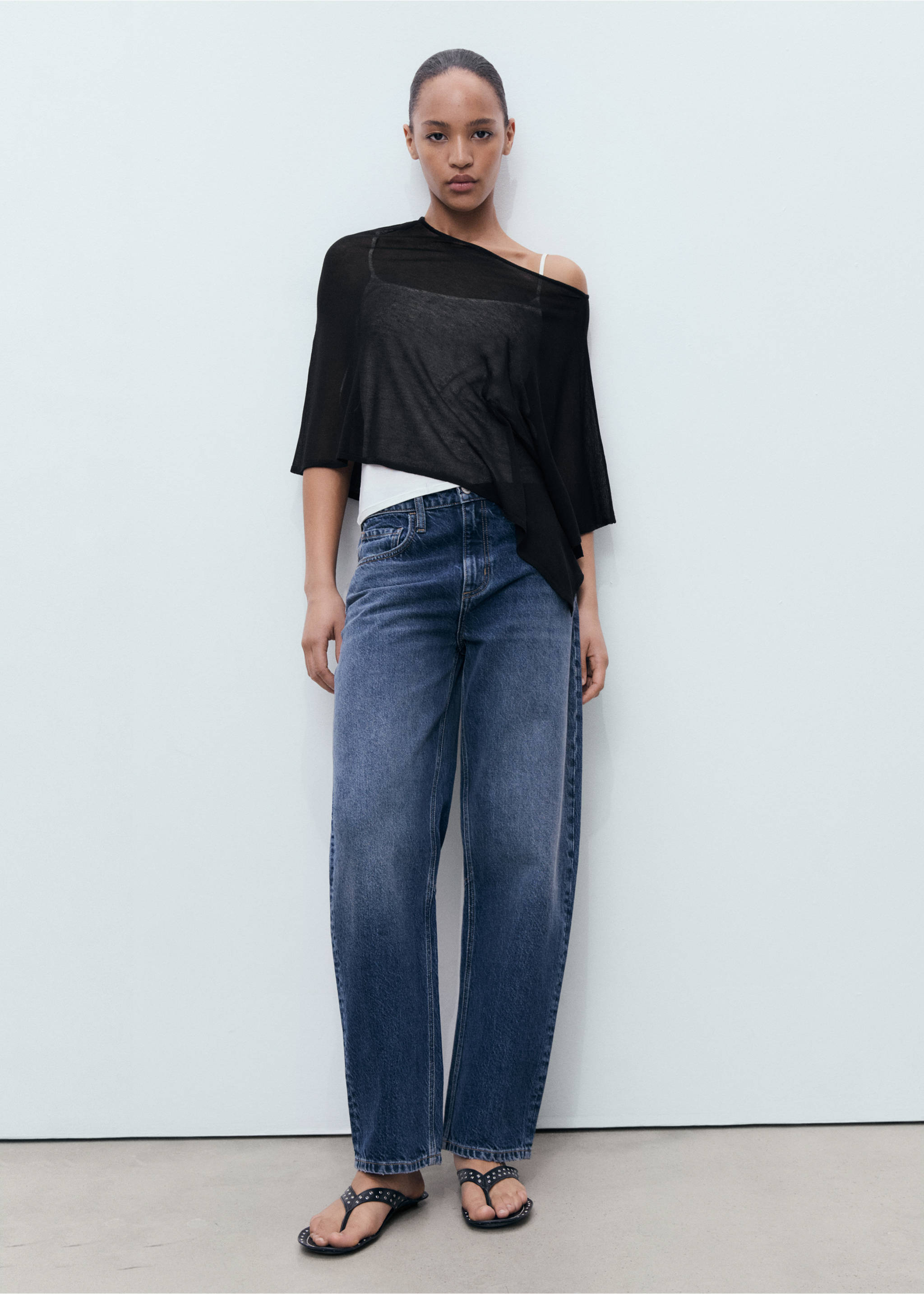Asymmetrical knitted cape - General plane, Black. Ref: 17061188-00.