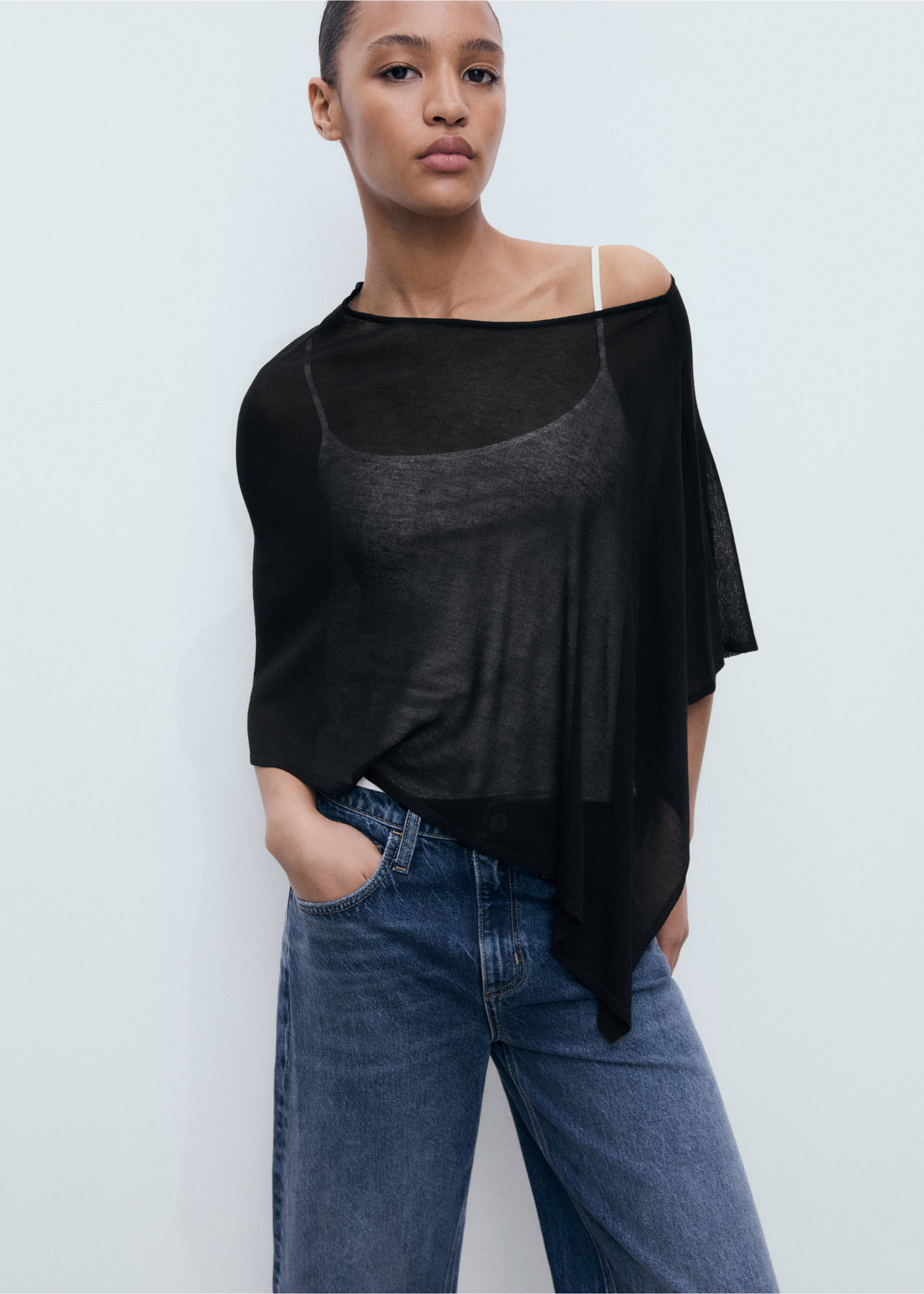 Asymmetrical knitted cape - Medium plane, Black. Ref: 17061188-00.