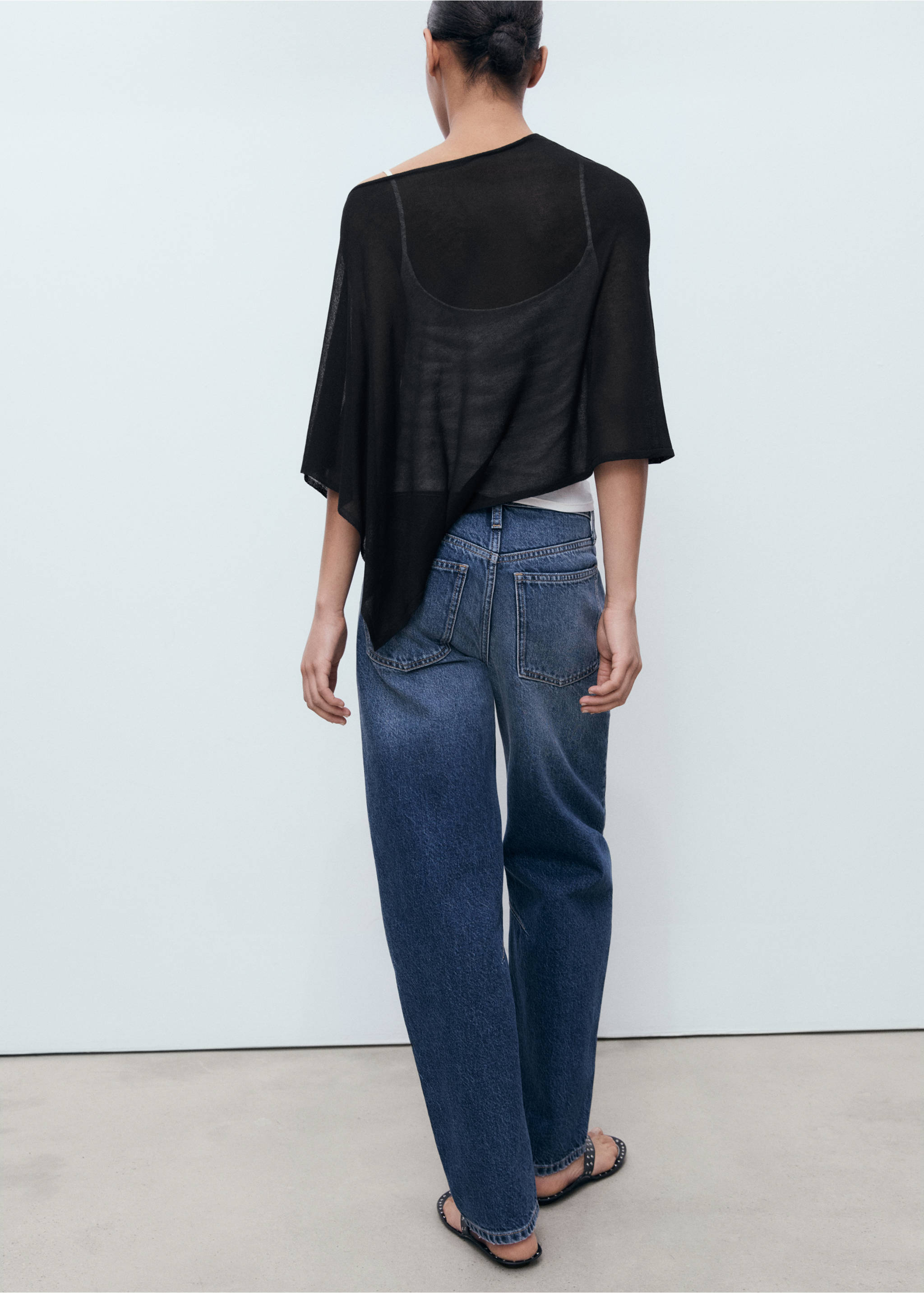 Asymmetrical knitted cape - Reverse of the article, Black. Ref: 17061188-00.
