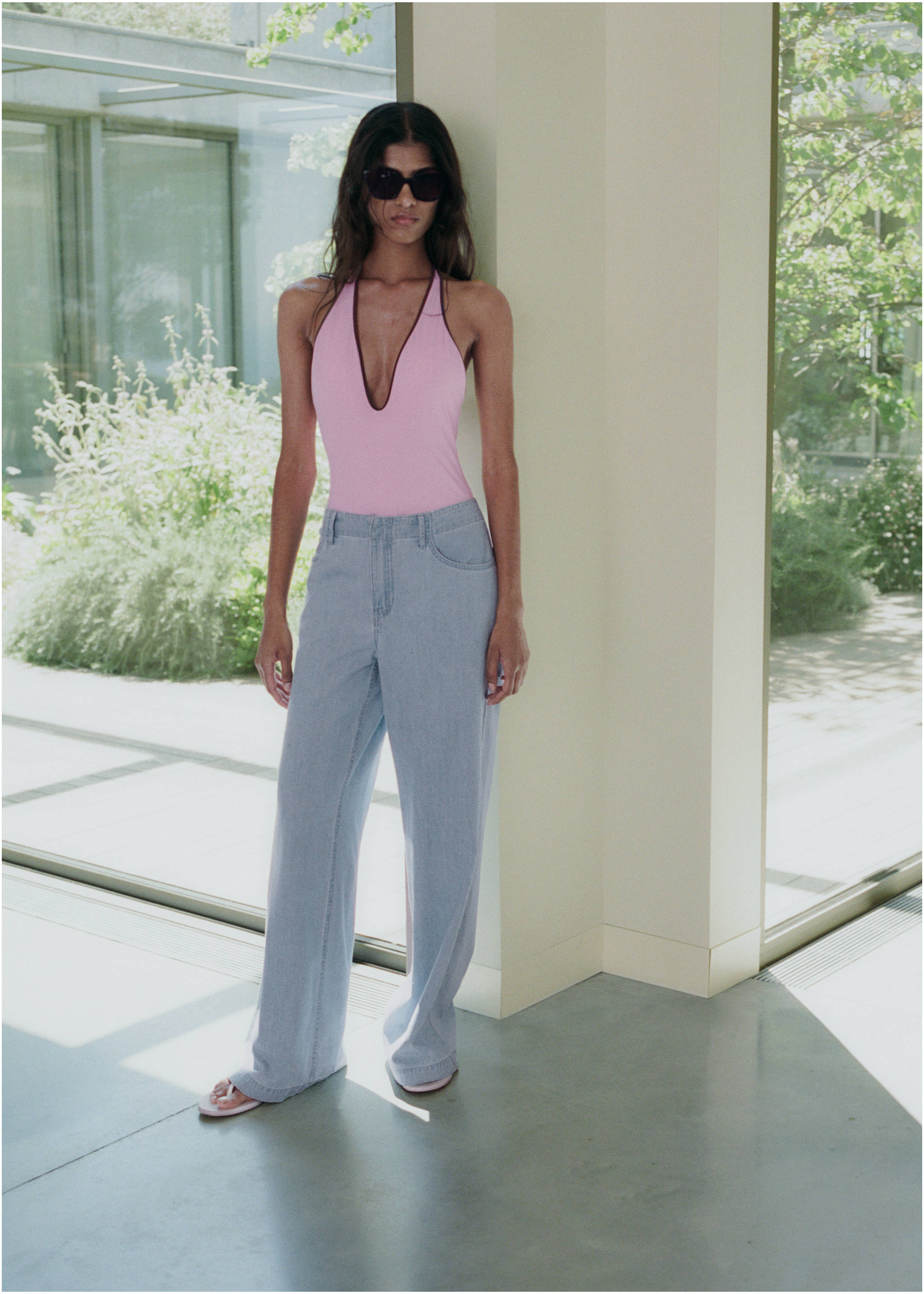 Mid-rise wide leg denim trousers - Details of the article 6, Light Blue. Ref: 17061205-00.