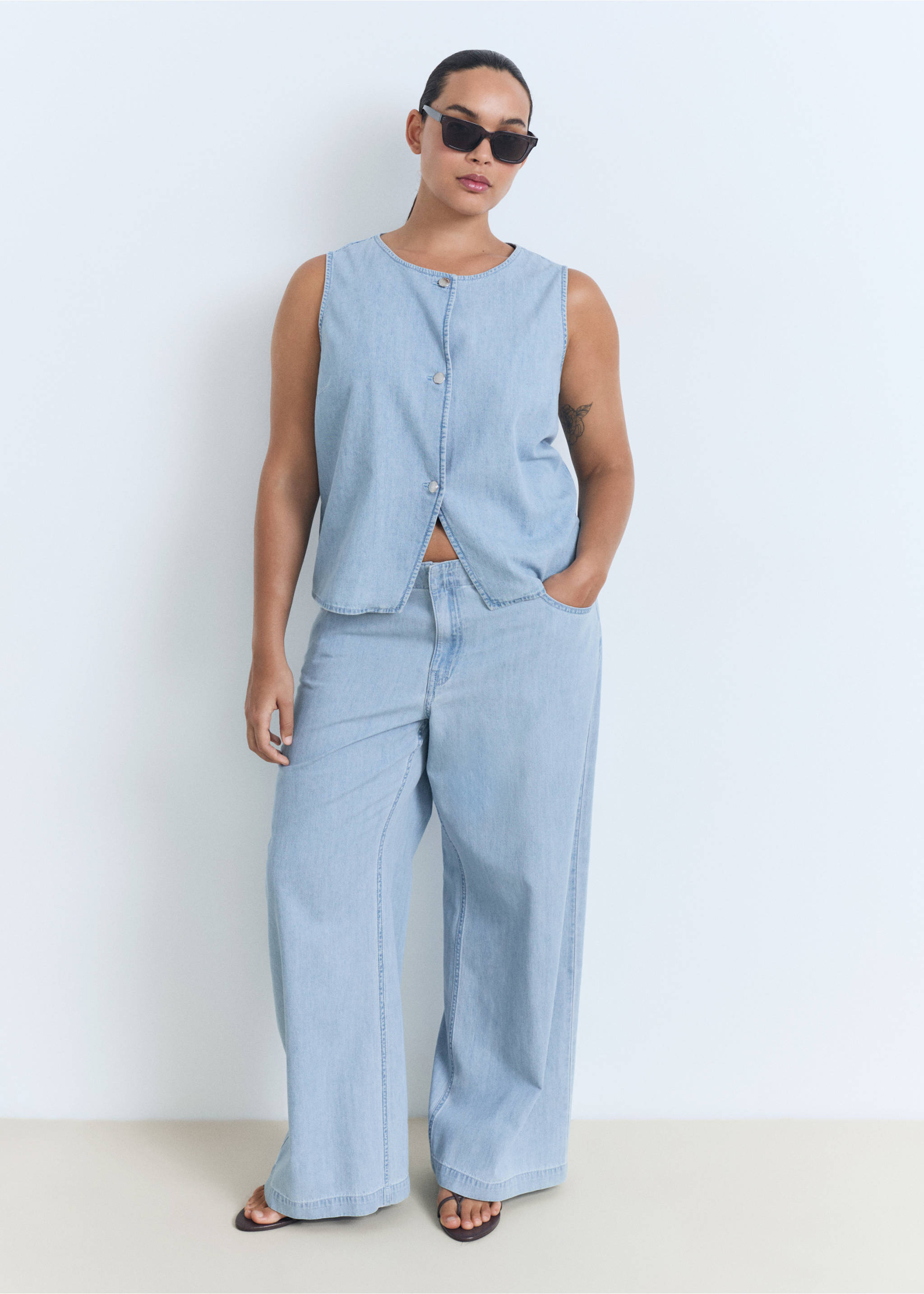 Mid-rise wide leg denim trousers - Details of the article 3, Light Blue. Ref: 17061205-00.