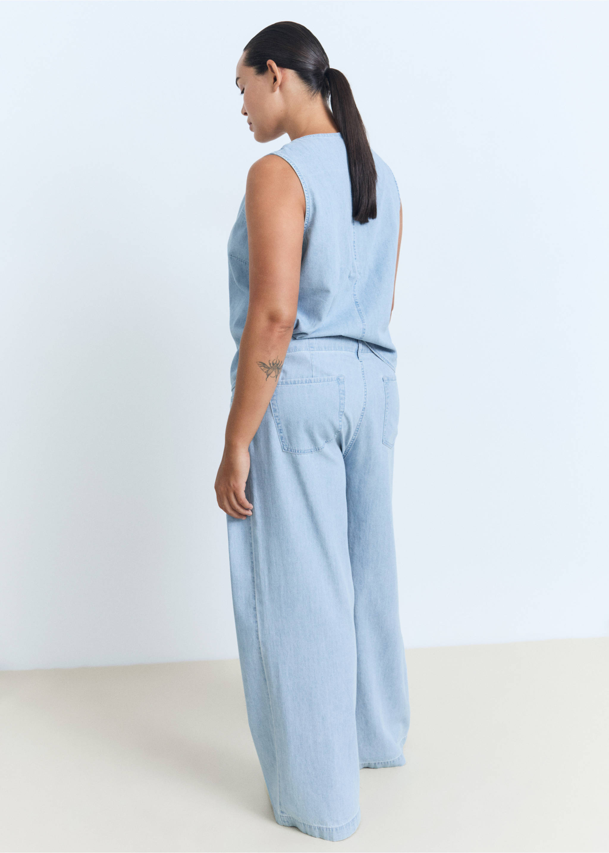 Mid-rise wide leg denim trousers - Details of the article 4, Light Blue. Ref: 17061205-00.