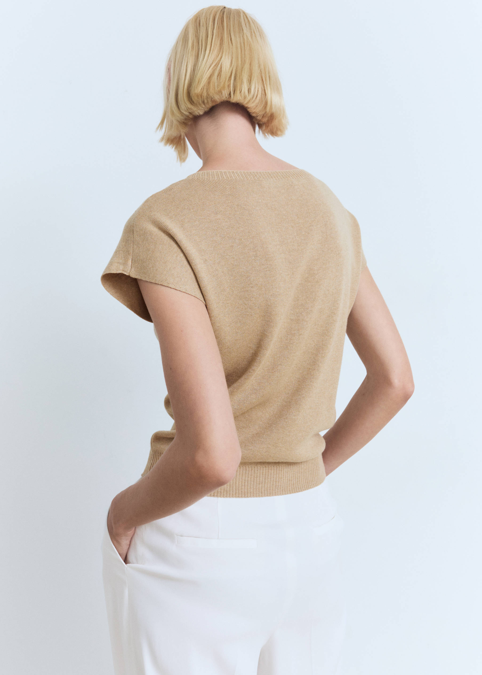 Short-sleeved fine-knit sweater - Reverse of the article