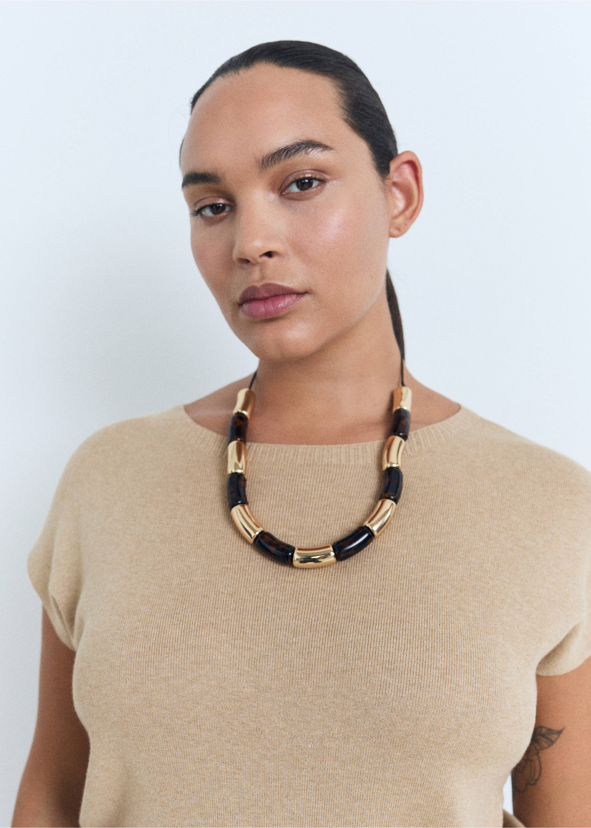 Short-sleeved fine-knit sweater - Details of the article 4, Ecru. Ref: 17061207-00.