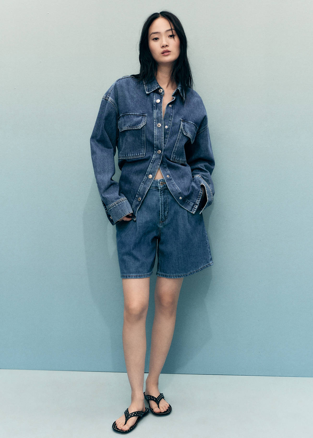 Mid-rise denim bermuda shorts with pleats