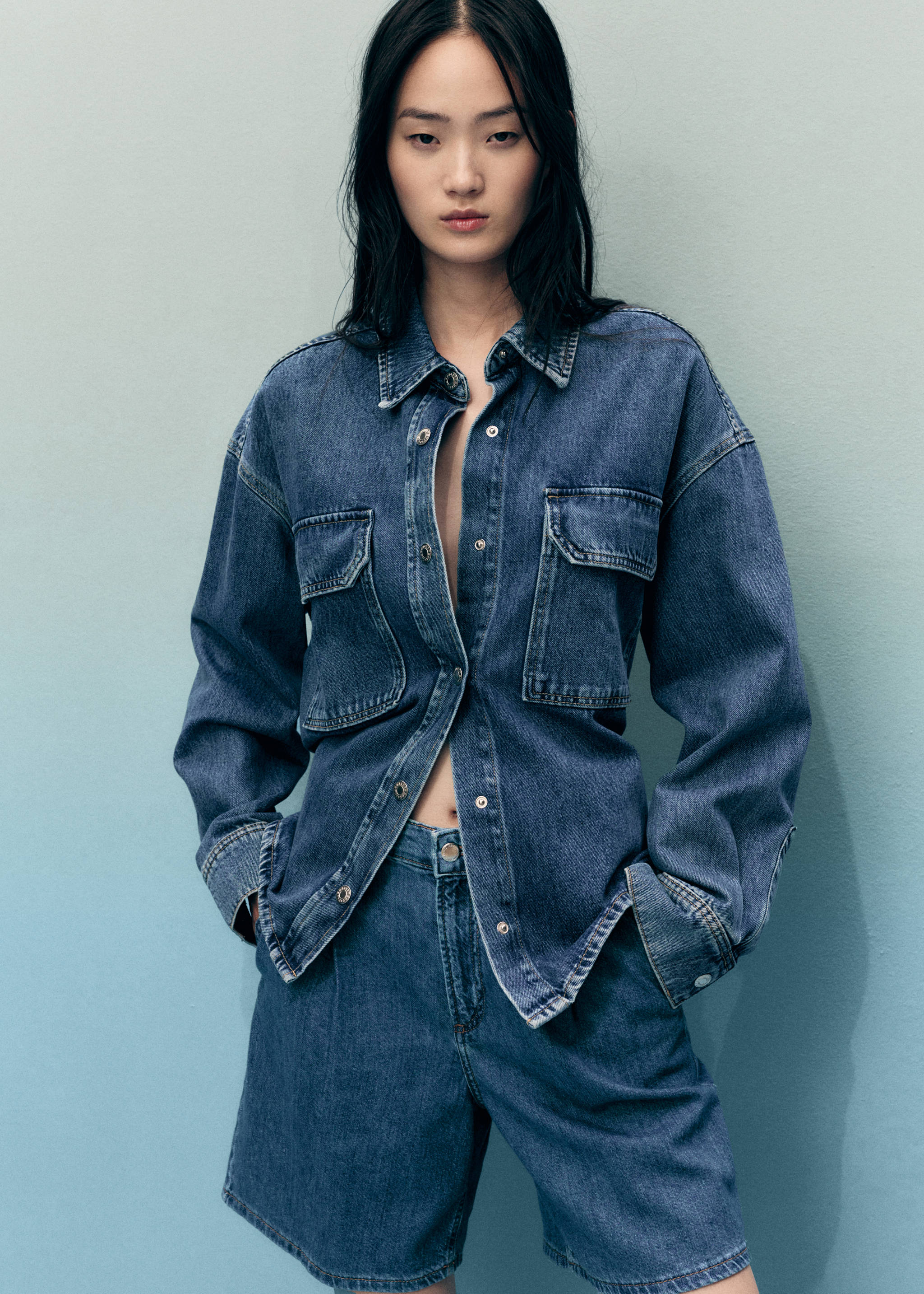 Mid-rise denim bermuda shorts with pleats - Details of the article 1